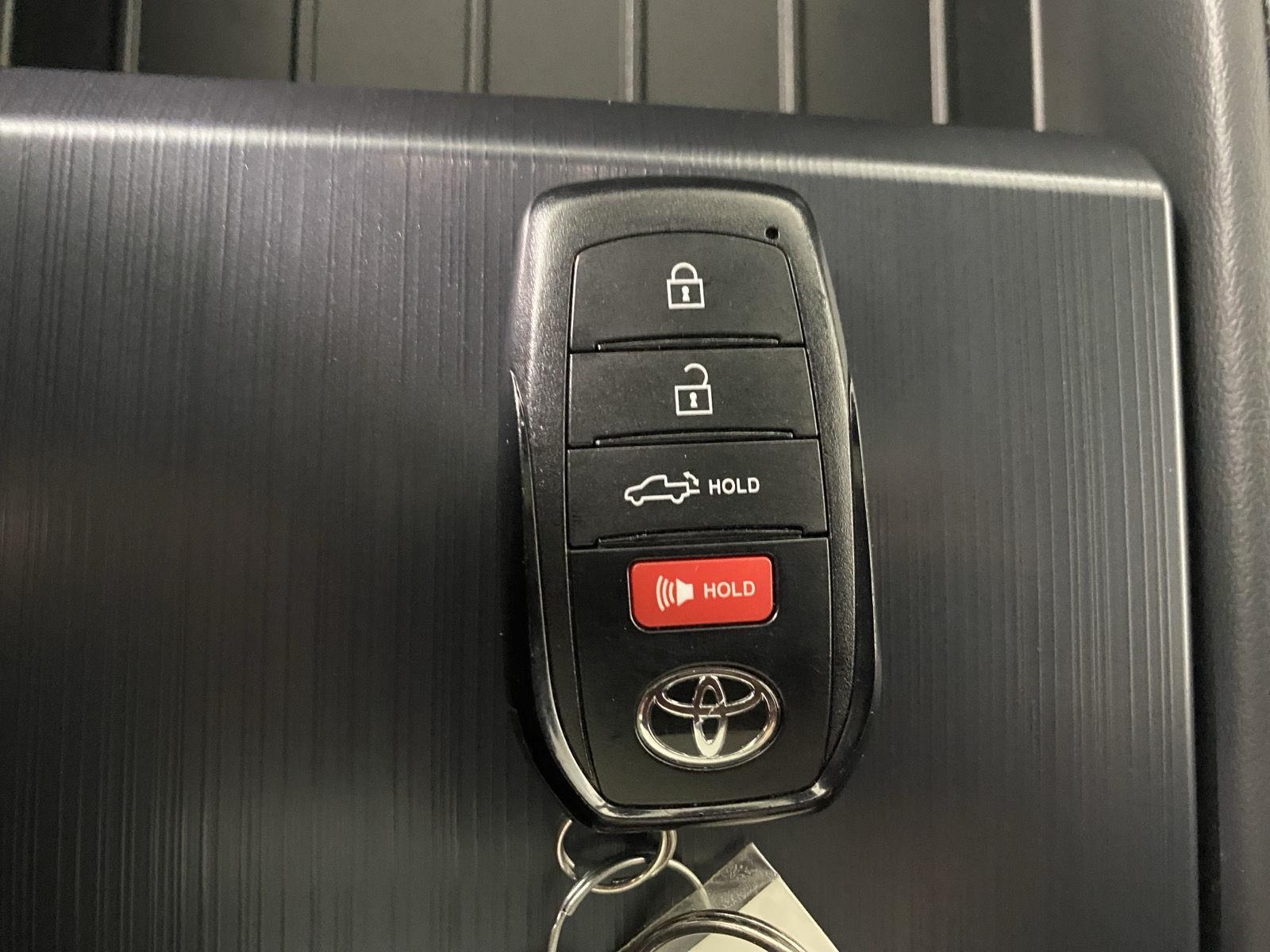 Used 2025 Magnetic Gray Metallic Toyota Platinum image 17