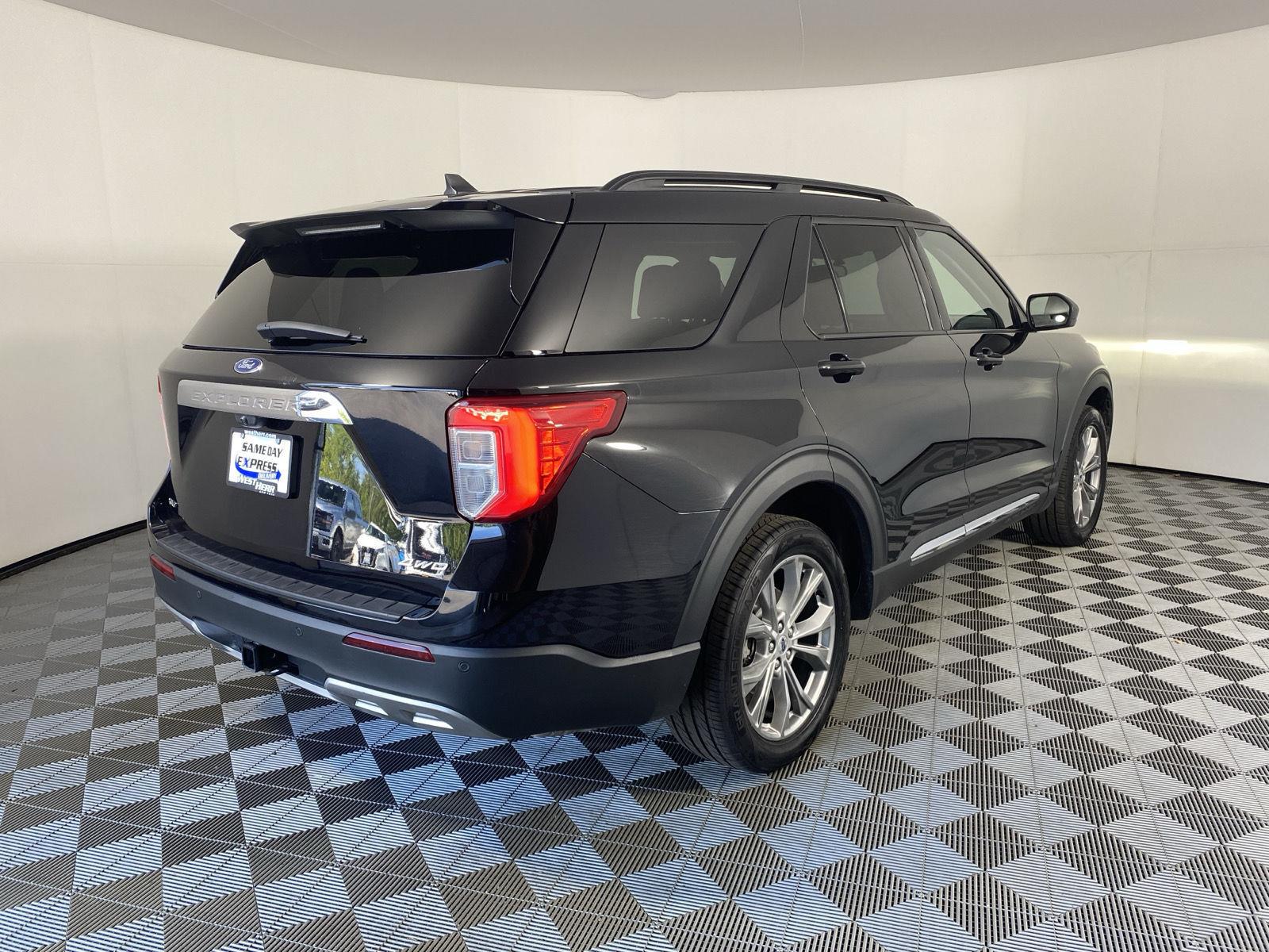 Used 2023 Agate Black Ford XLT image 9
