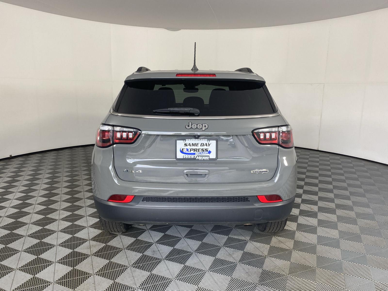 Used 2023 Sting-Gray Clearcoat Jeep Latitude image 6