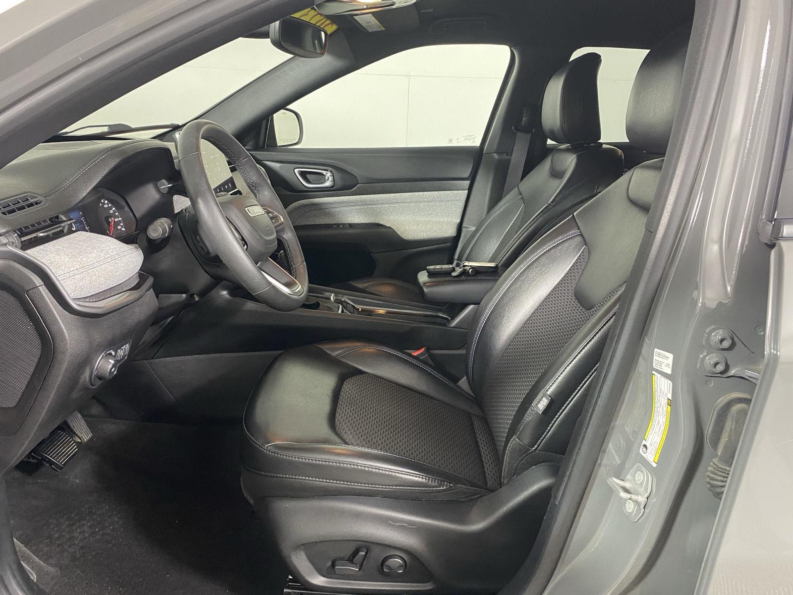 Used 2023 Sting-Gray Clearcoat Jeep Latitude image 13