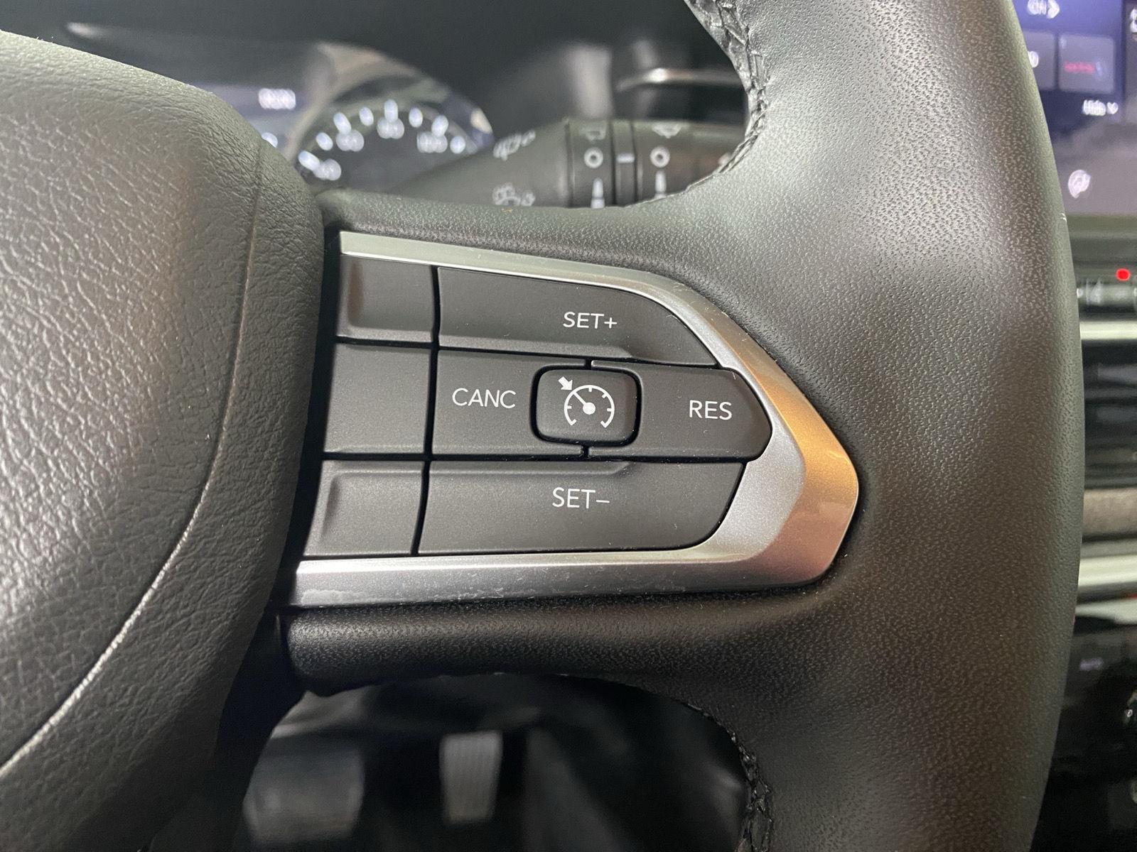 Used 2023 Sting-Gray Clearcoat Jeep Latitude image 16
