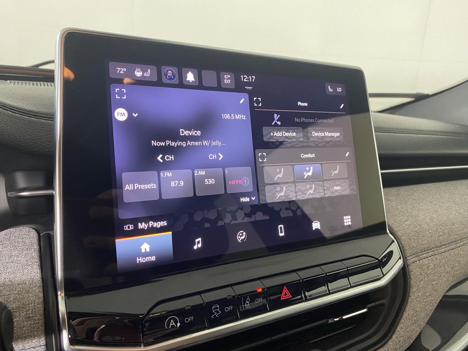 Used 2023 Sting-Gray Clearcoat Jeep Latitude image 18