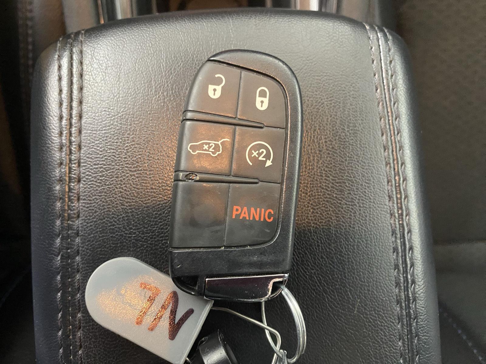 Used 2023 Sting-Gray Clearcoat Jeep Latitude image 19