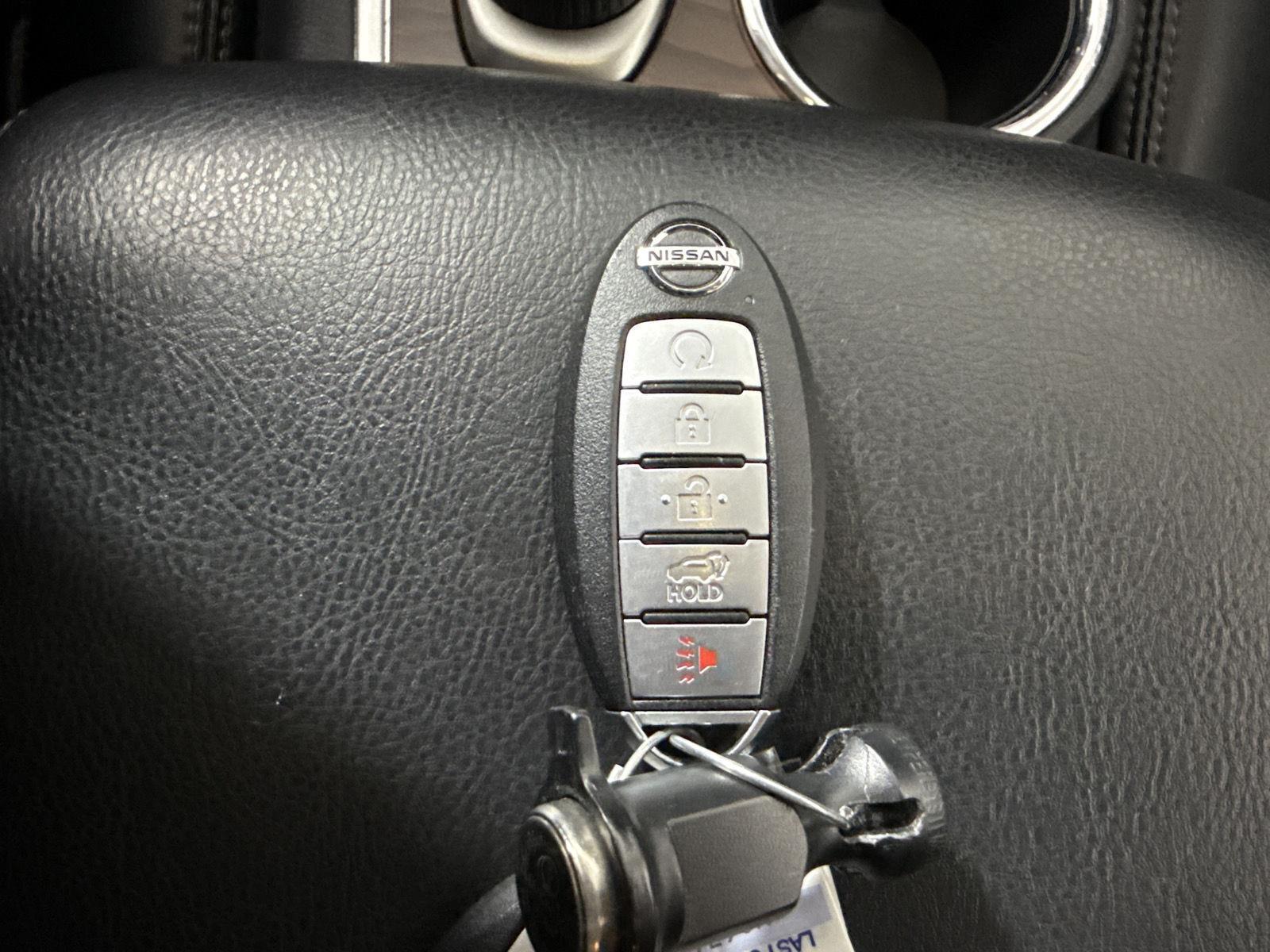 Used 2019 Caspian Blue Metallic Nissan Platinum image 19