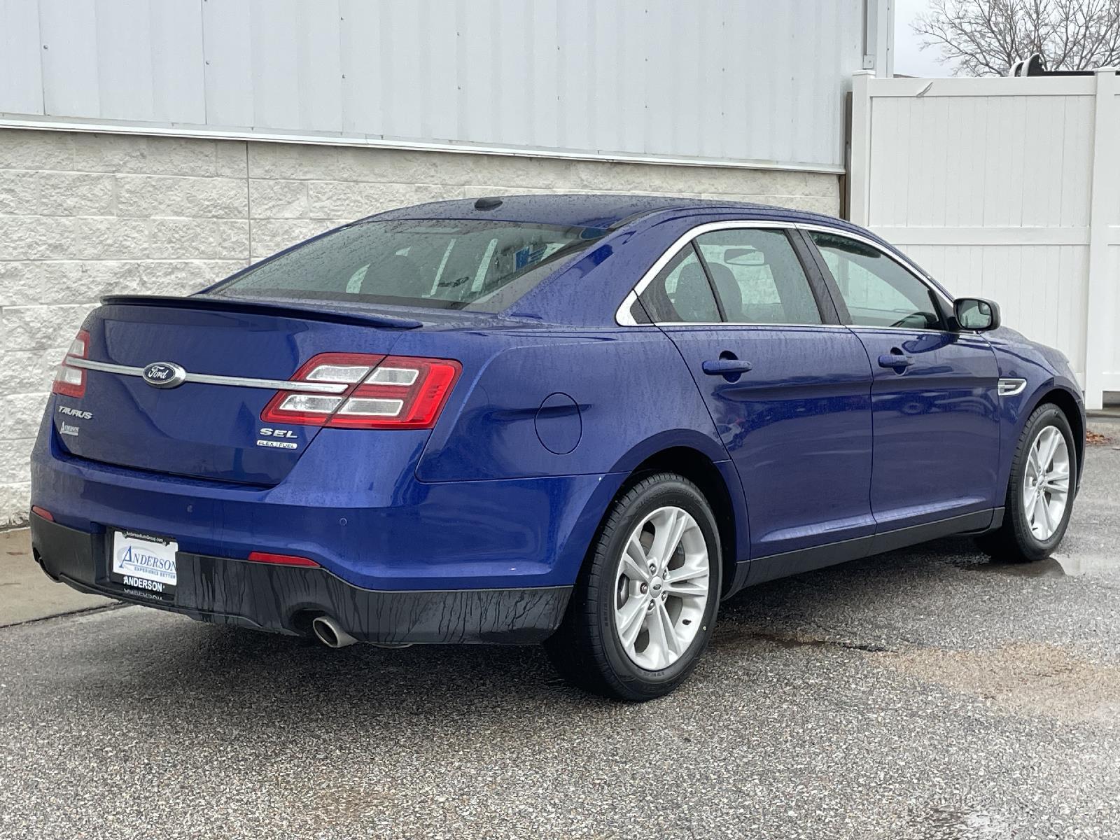 Used 2015 Ford Taurus SEL Sedan for sale in Lincoln NE