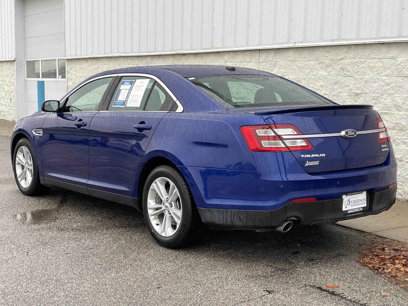 Used 2015 Ford Taurus SEL Sedan for sale in Lincoln NE