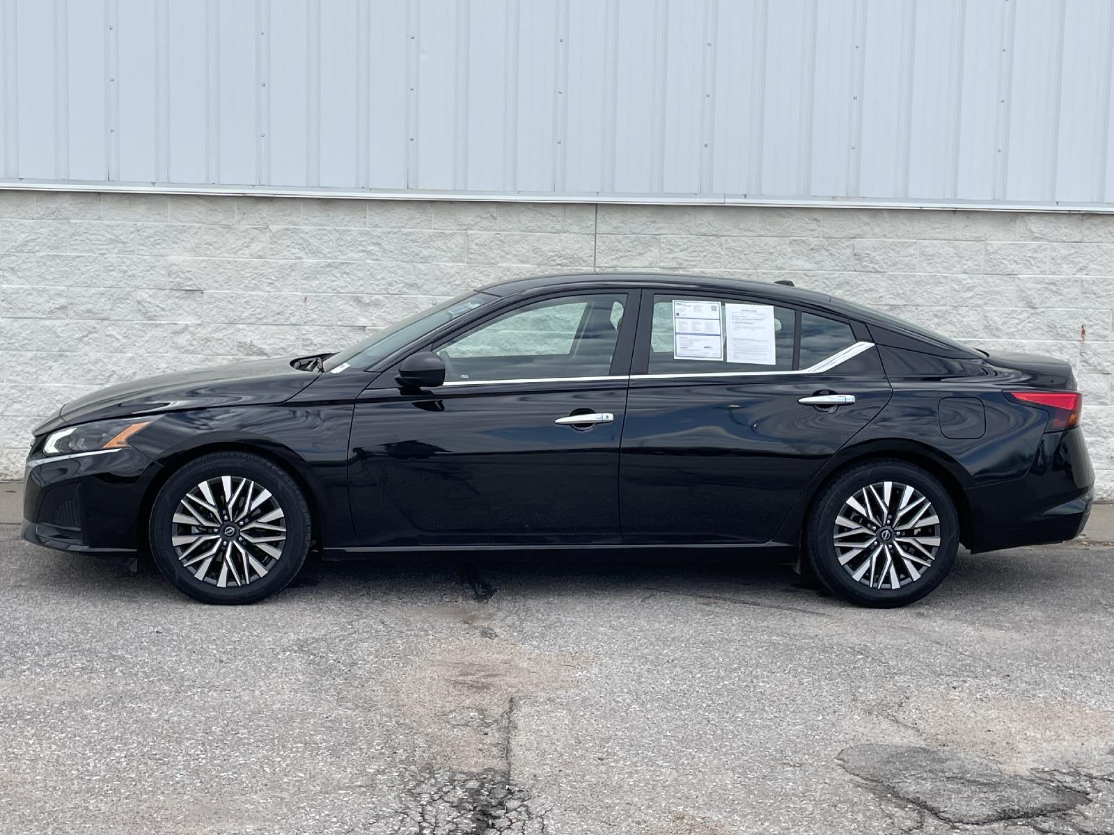 Used 2024 Nissan Altima 2.5 SV Sedan for sale in Lincoln NE