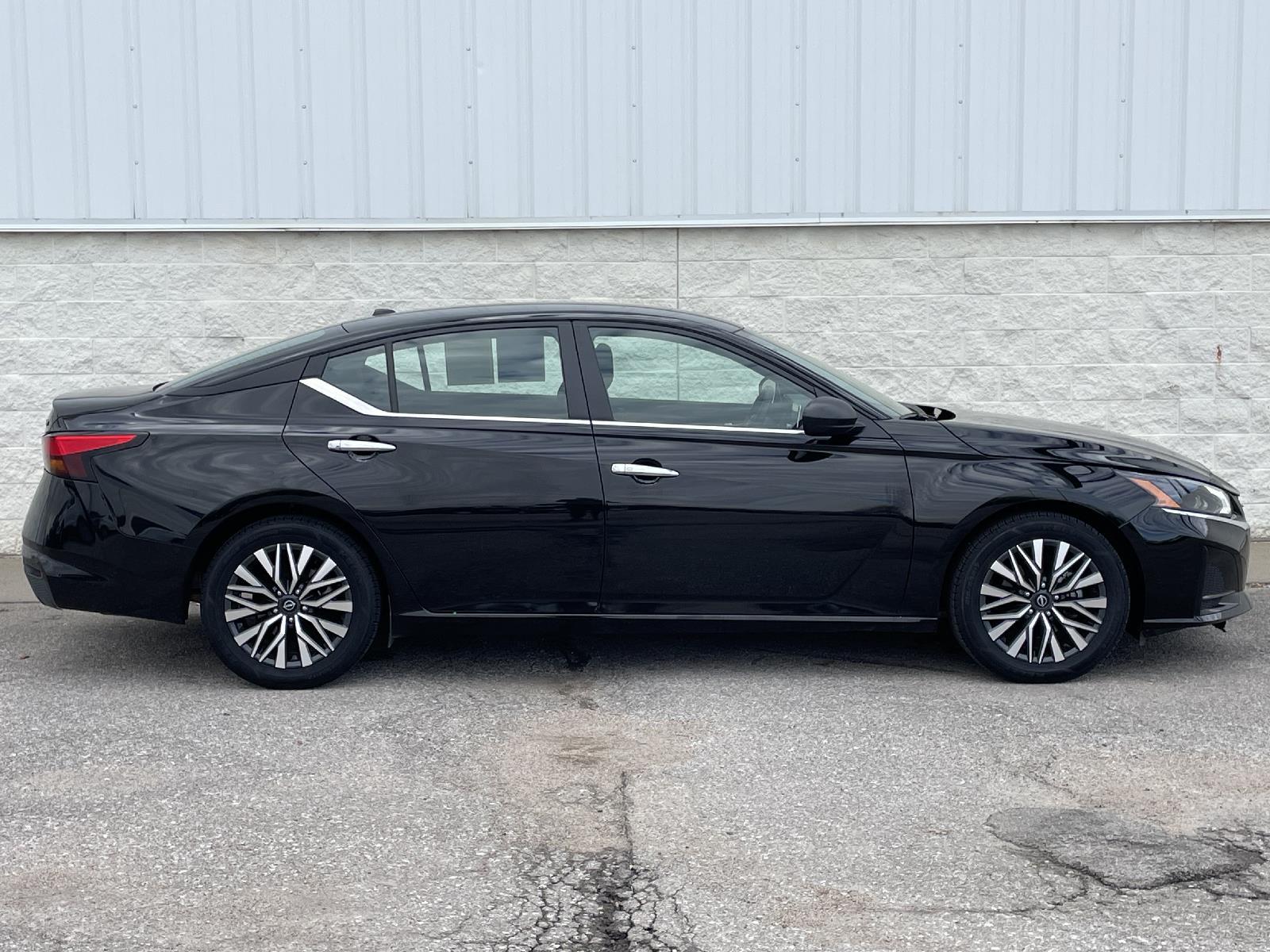 Used 2024 Nissan Altima 2.5 SV Sedan for sale in Lincoln NE