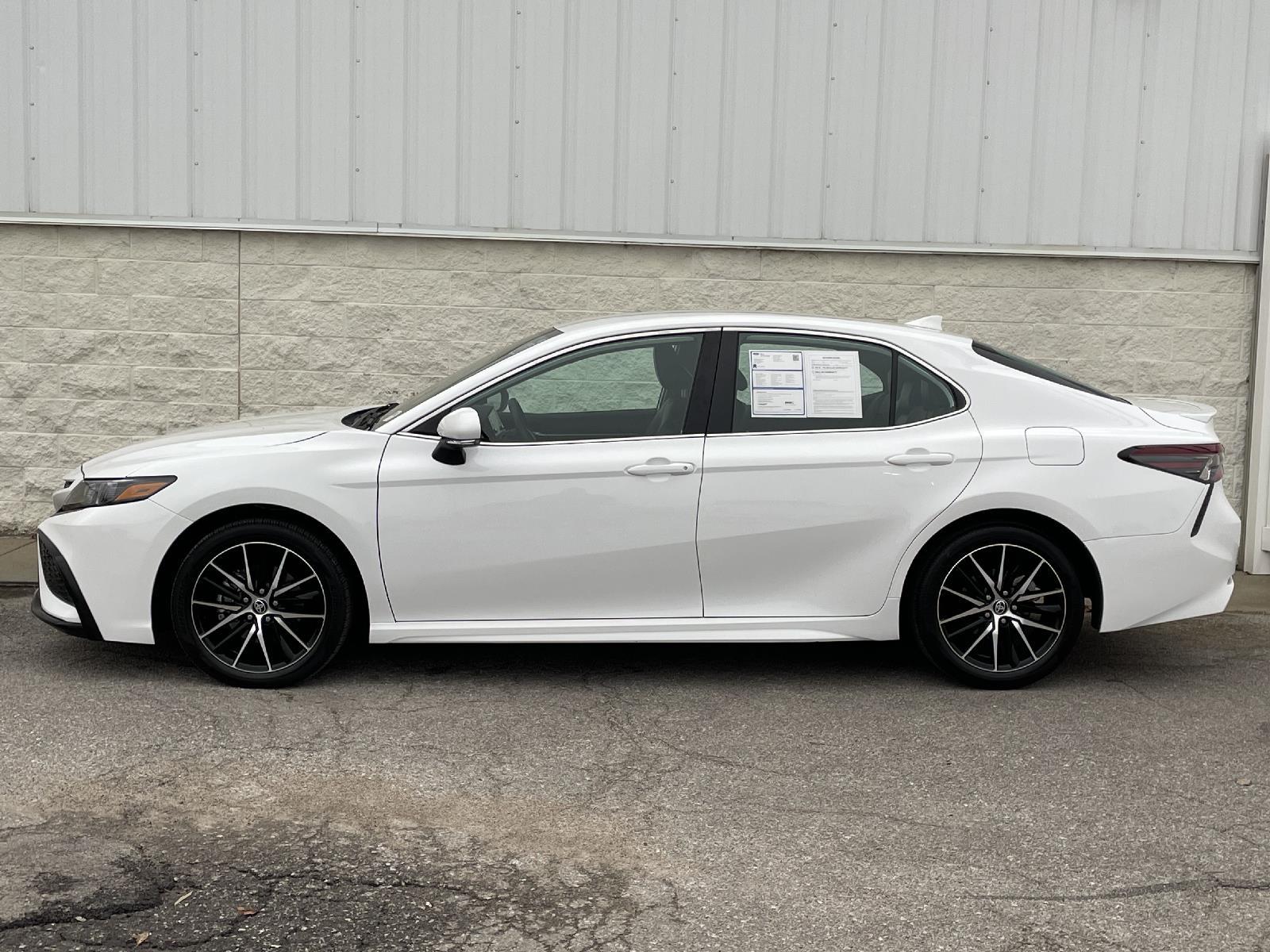 Used 2024 Toyota Camry SE Sedan for sale in Lincoln NE