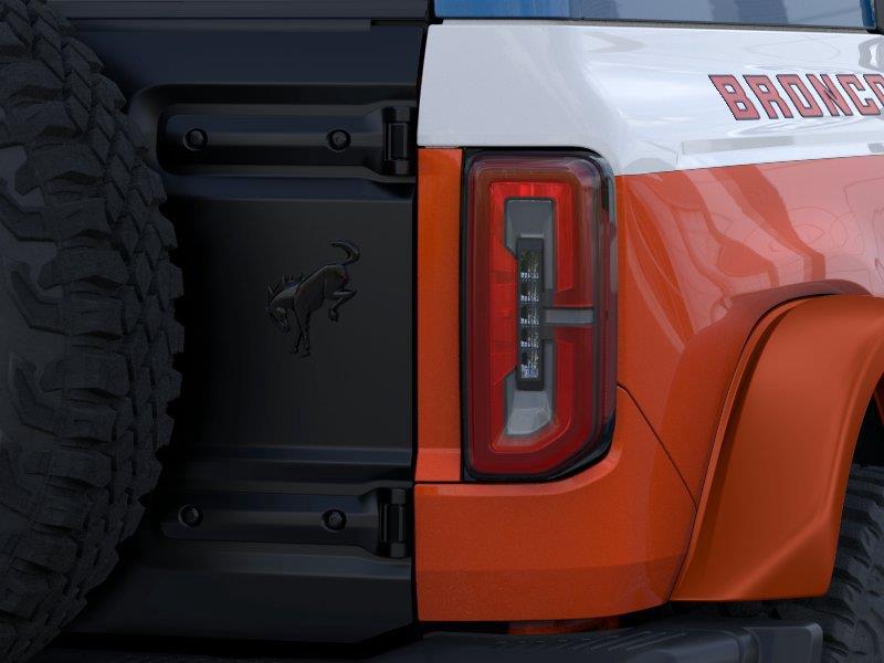 Vehicle photo 23