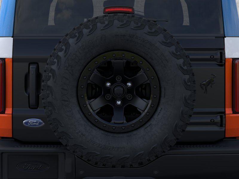 Vehicle photo 24