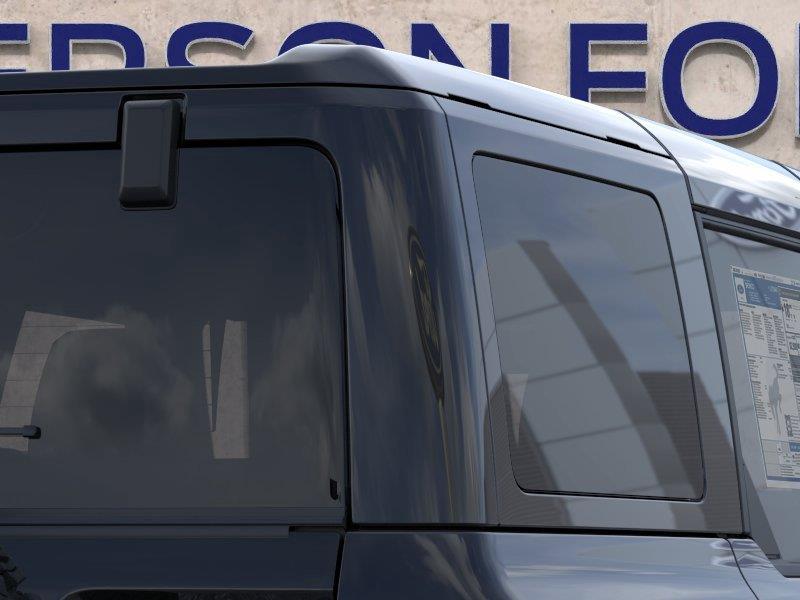 Vehicle photo 25
