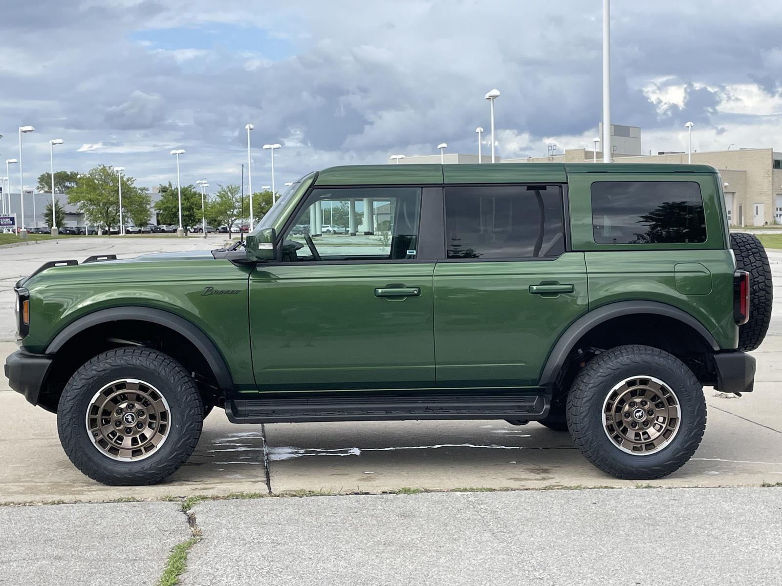 Vehicle photo 2