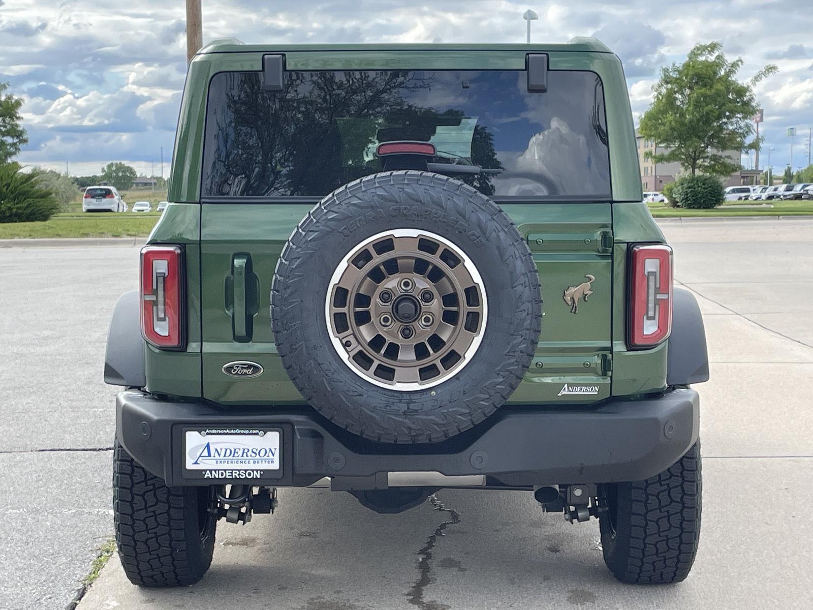 Vehicle photo 8