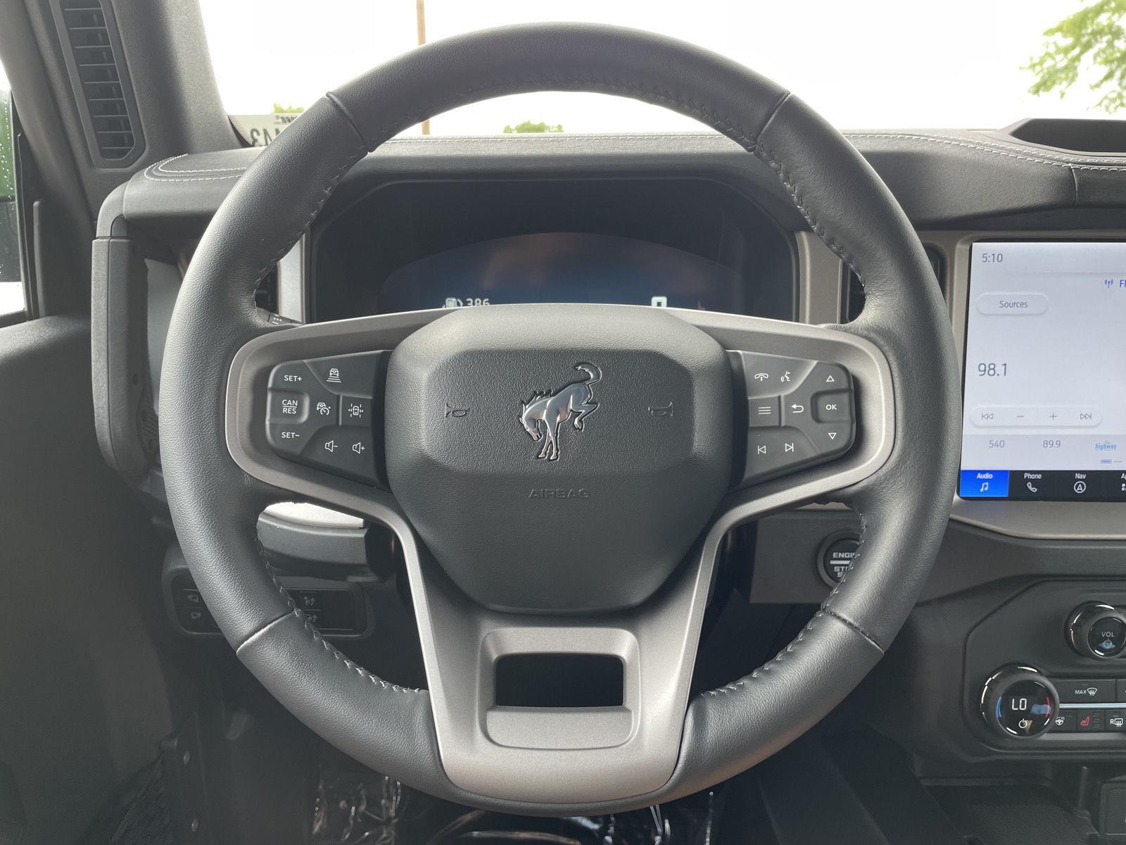 Vehicle photo 11