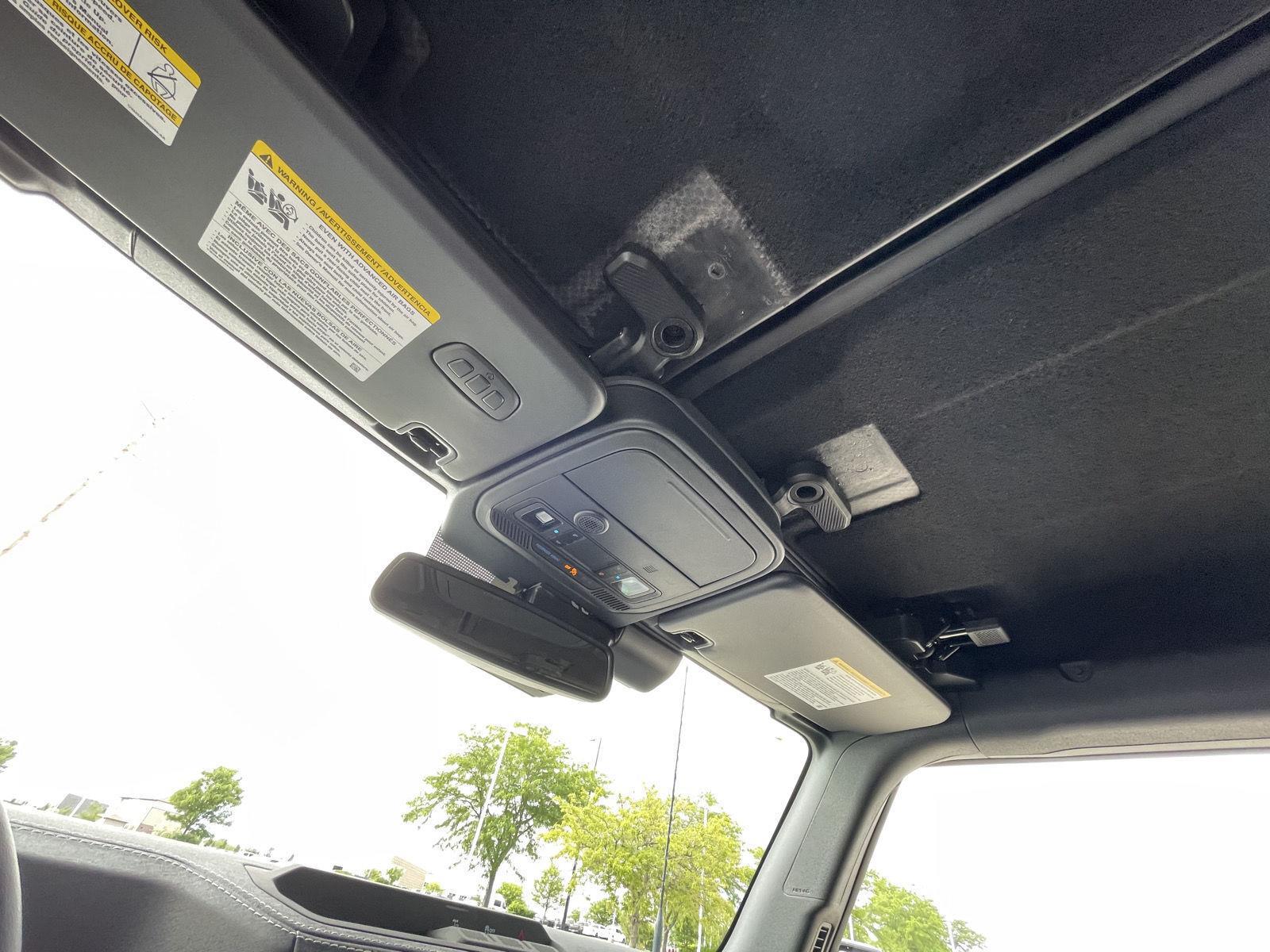 Vehicle photo 20