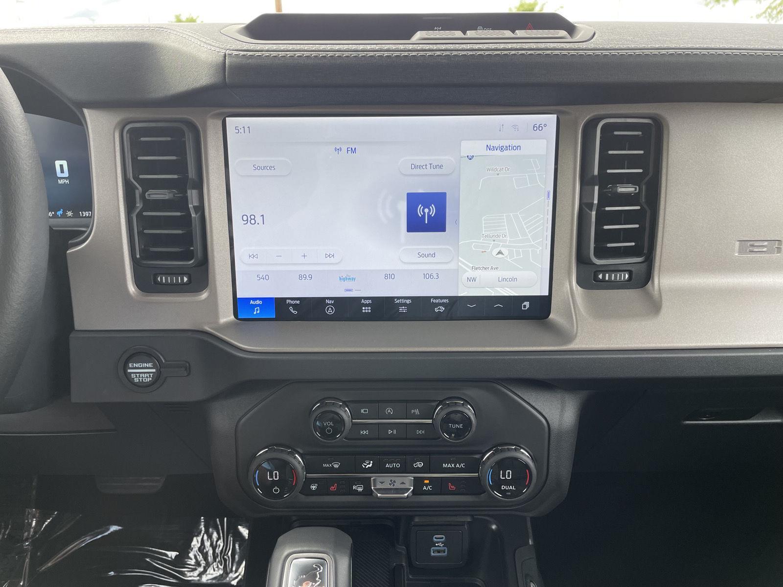 Vehicle photo 21
