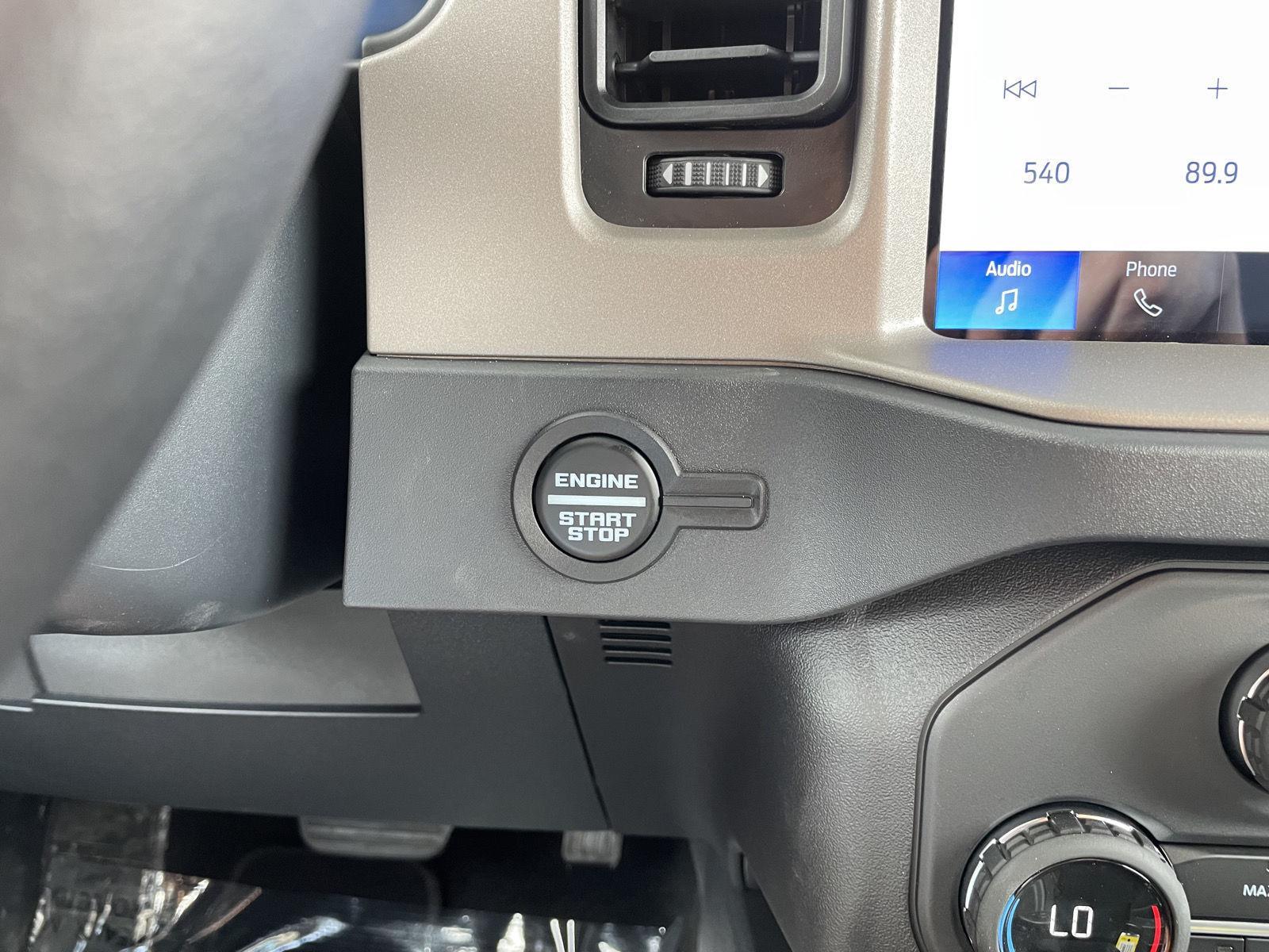 Vehicle photo 25