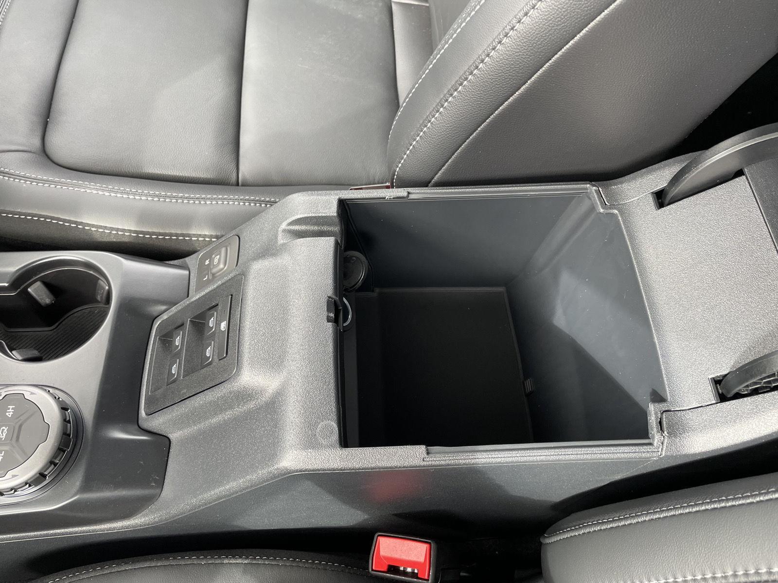 Vehicle photo 30