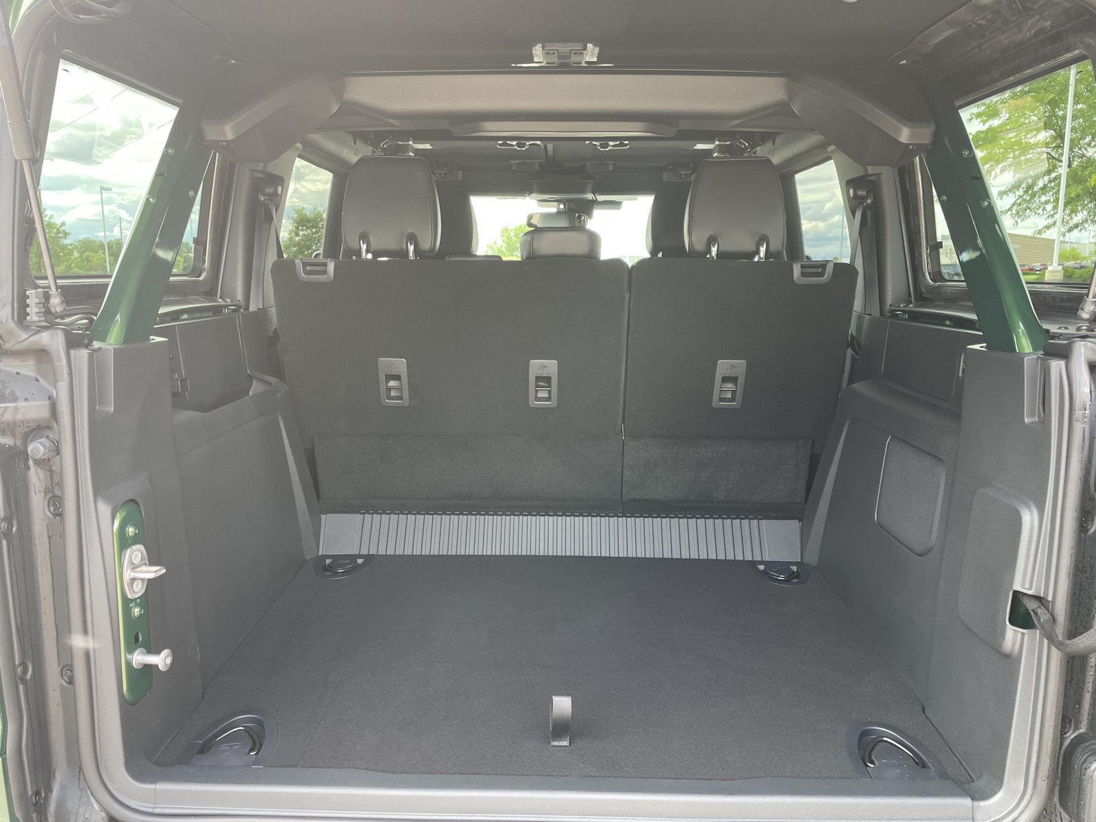 Vehicle photo 33