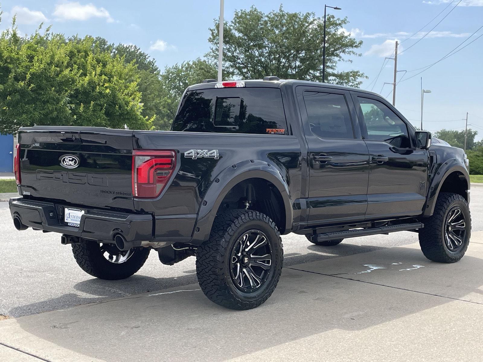 Vehicle photo 7