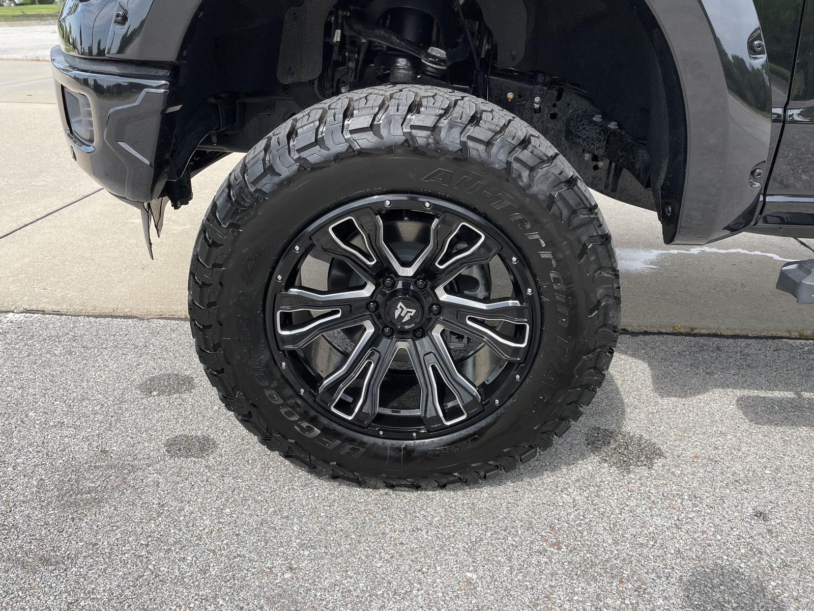 Vehicle photo 10