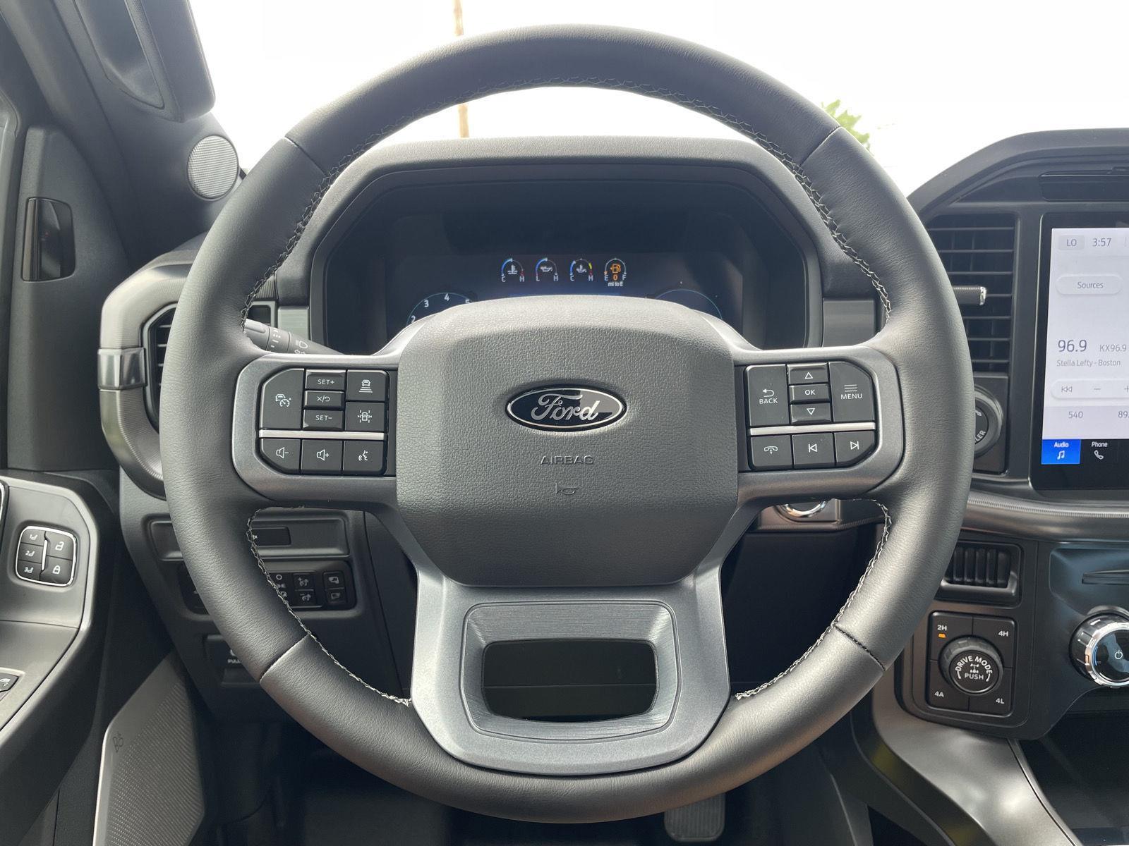 Vehicle photo 11