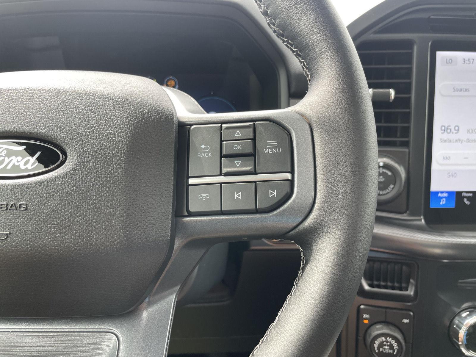 Vehicle photo 13