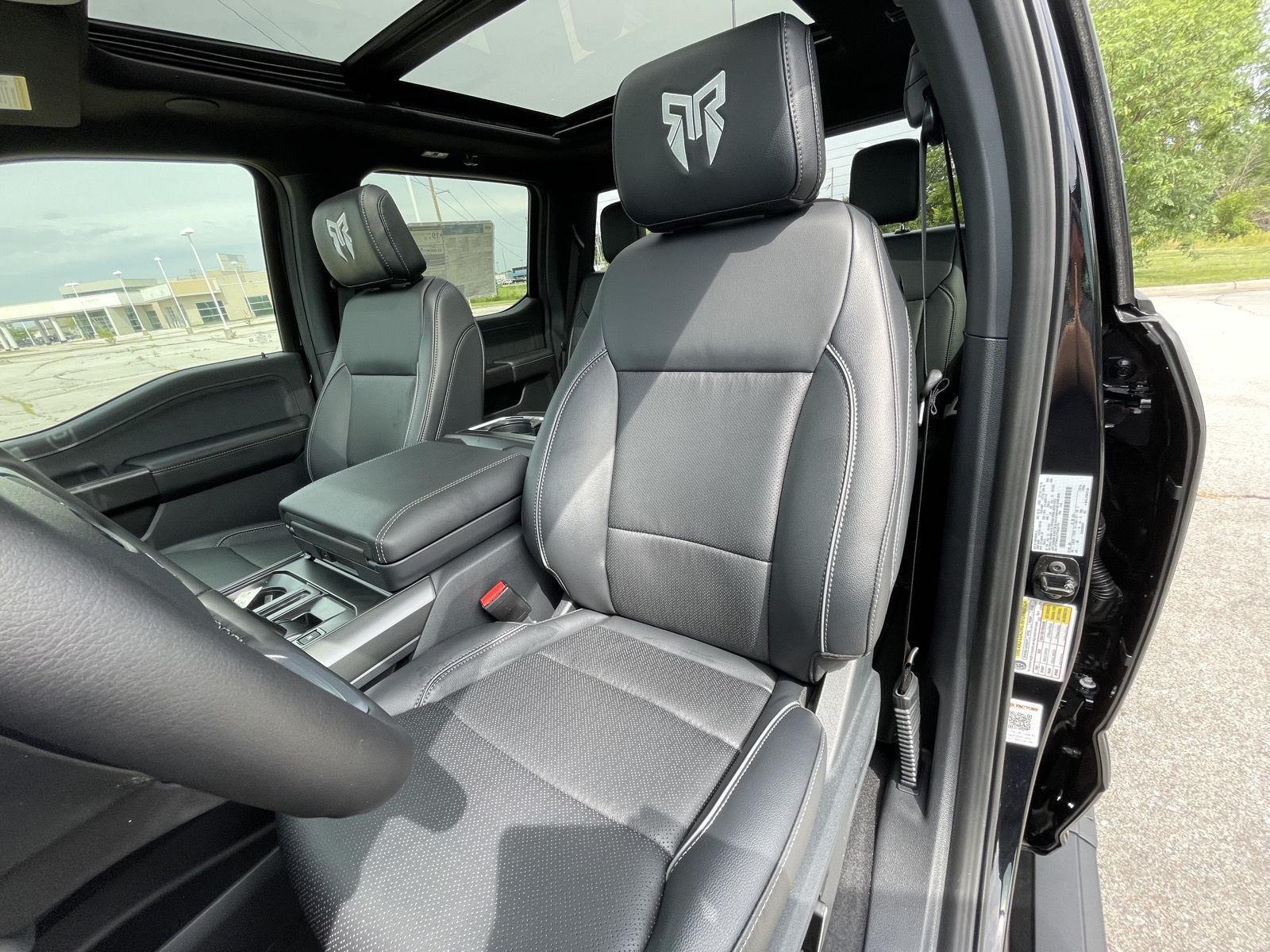 Vehicle photo 17