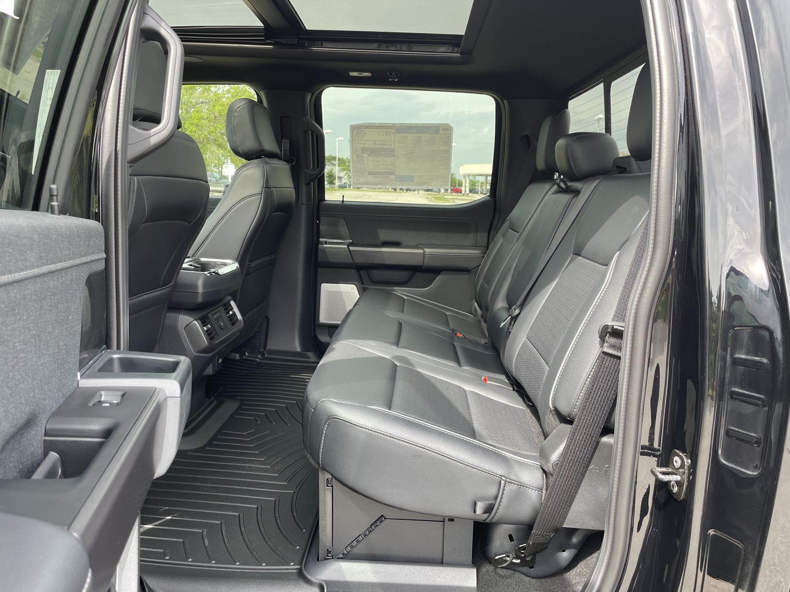 Vehicle photo 19