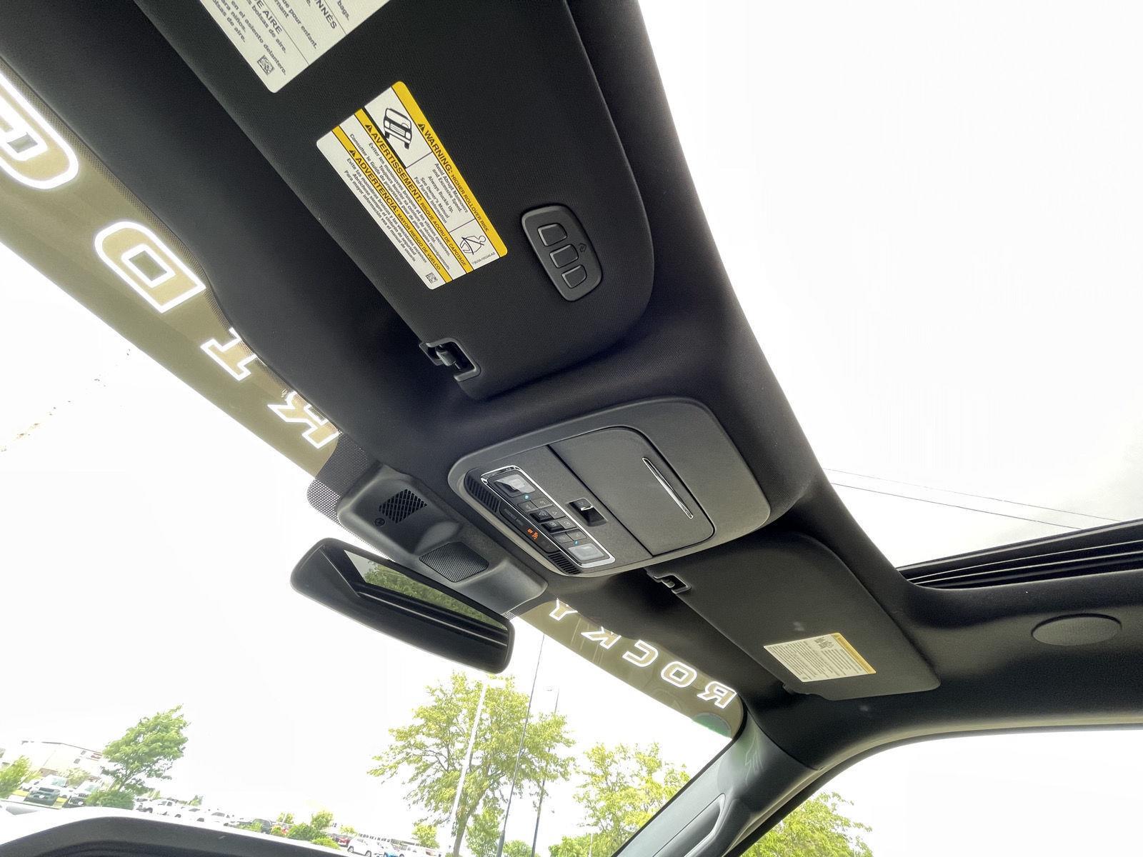 Vehicle photo 21