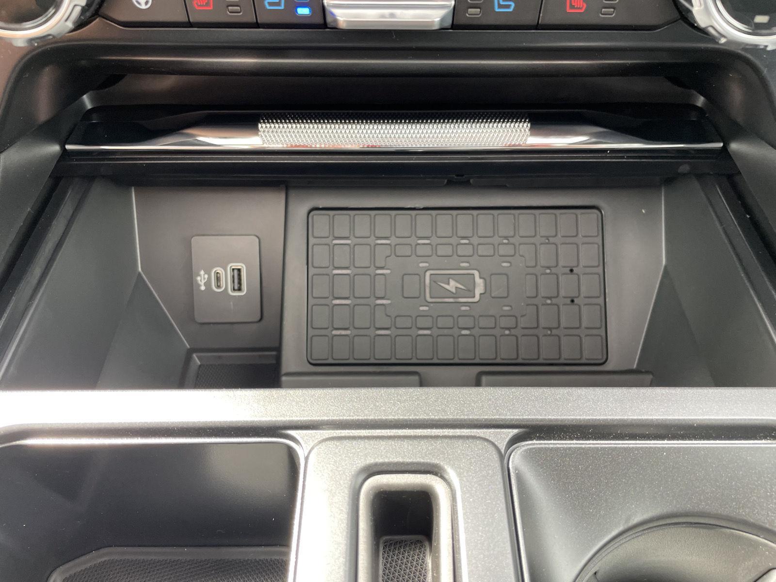 Vehicle photo 31