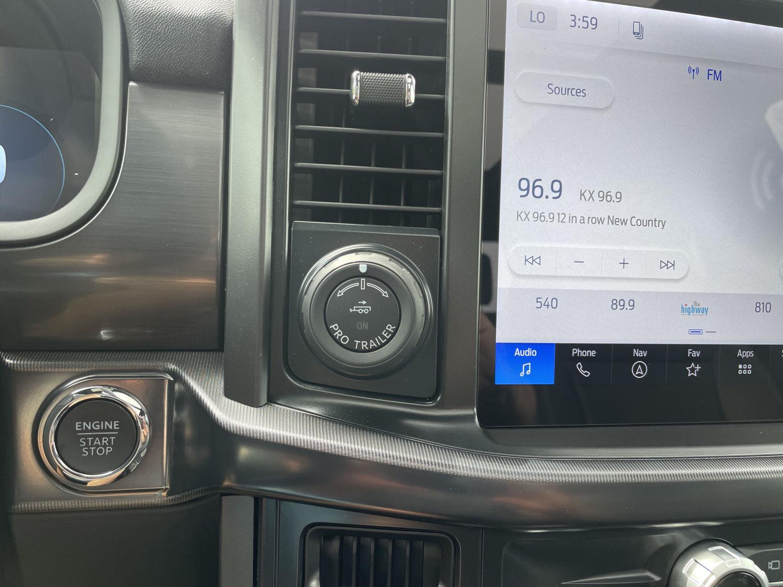 Vehicle photo 32
