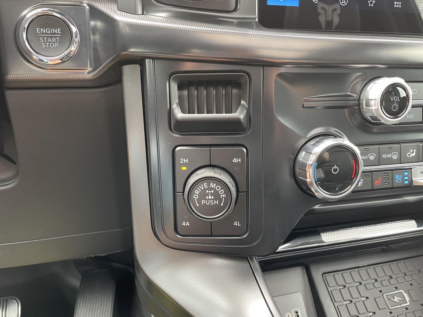 Vehicle photo 33
