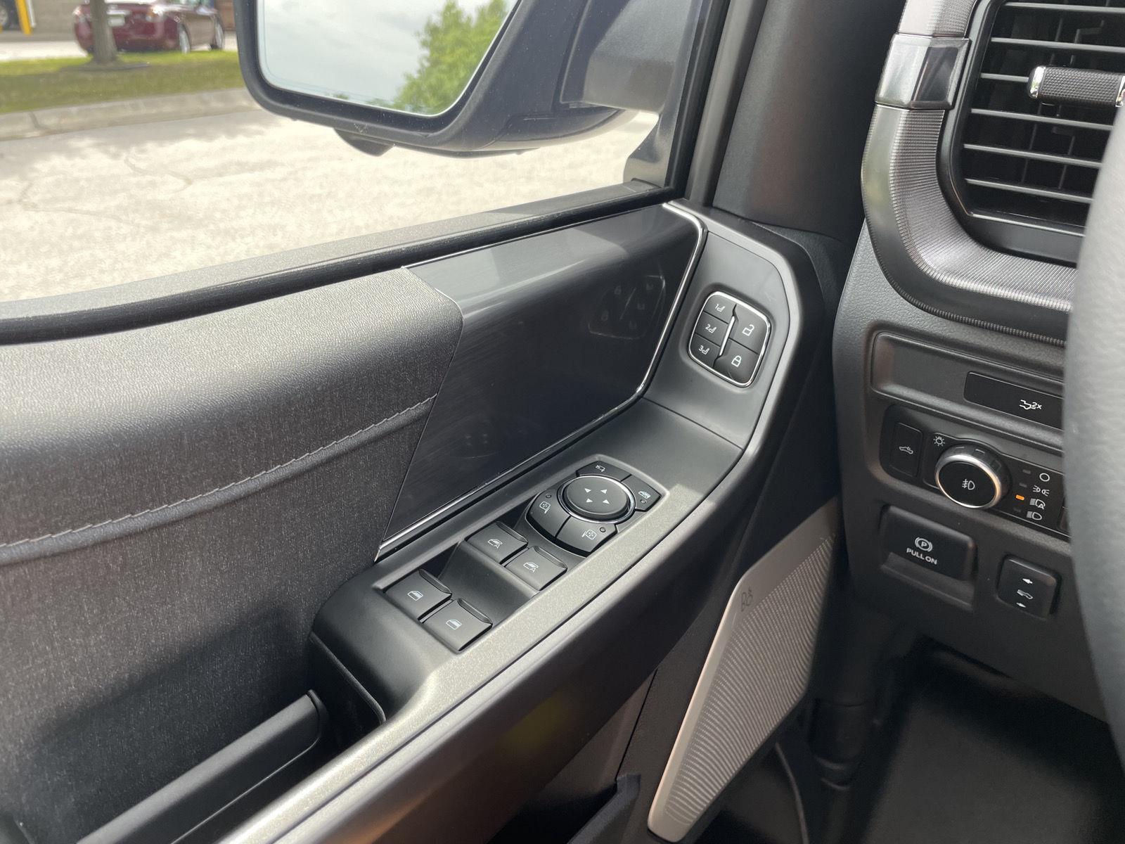 Vehicle photo 35