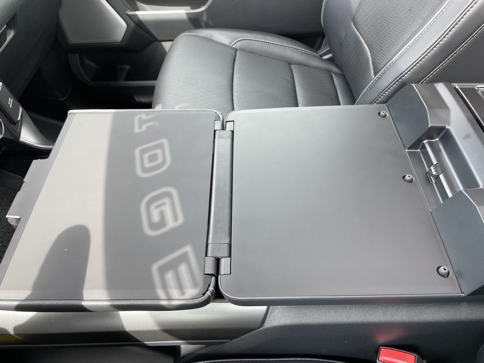 Vehicle photo 37