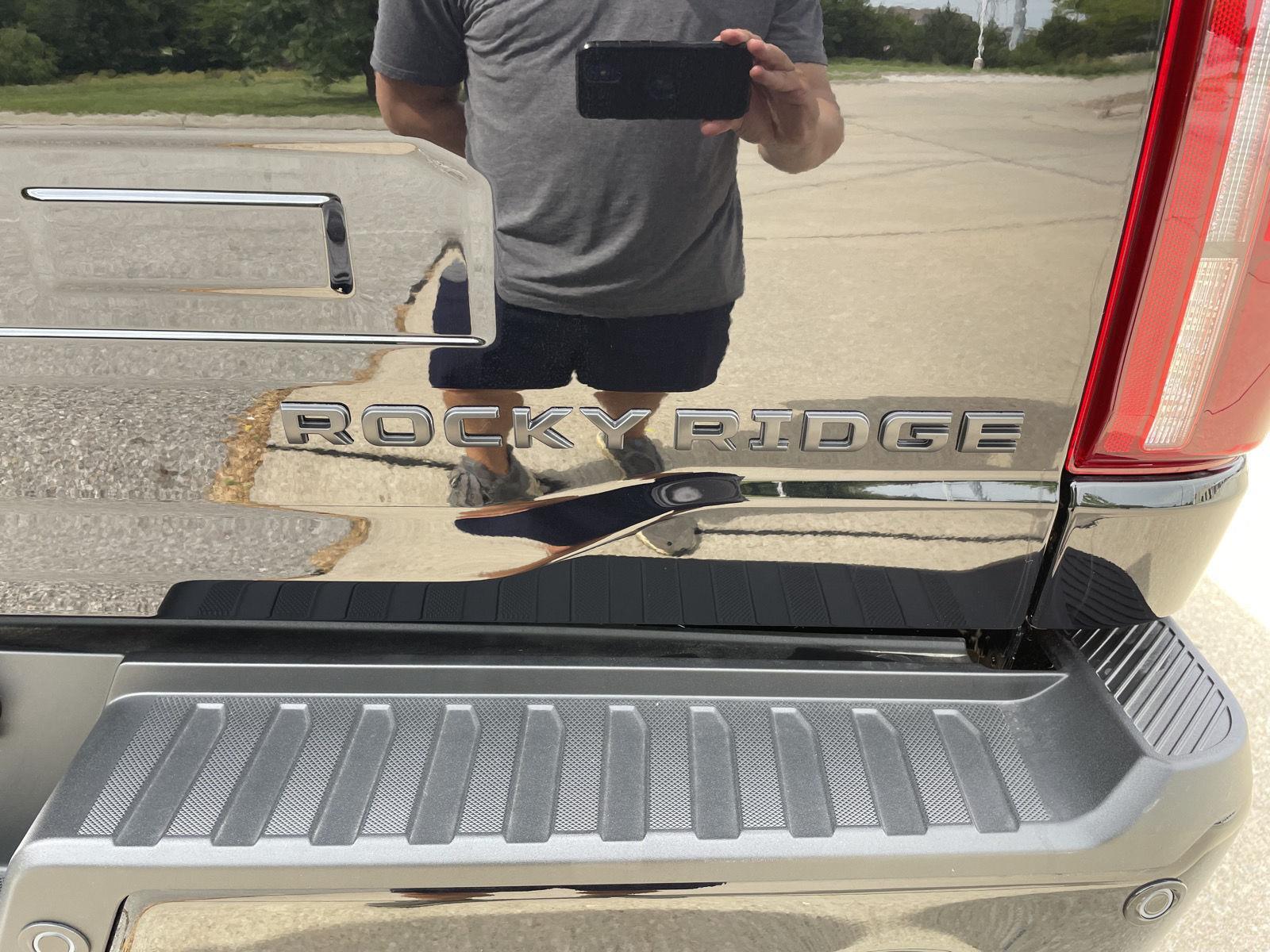 Vehicle photo 46