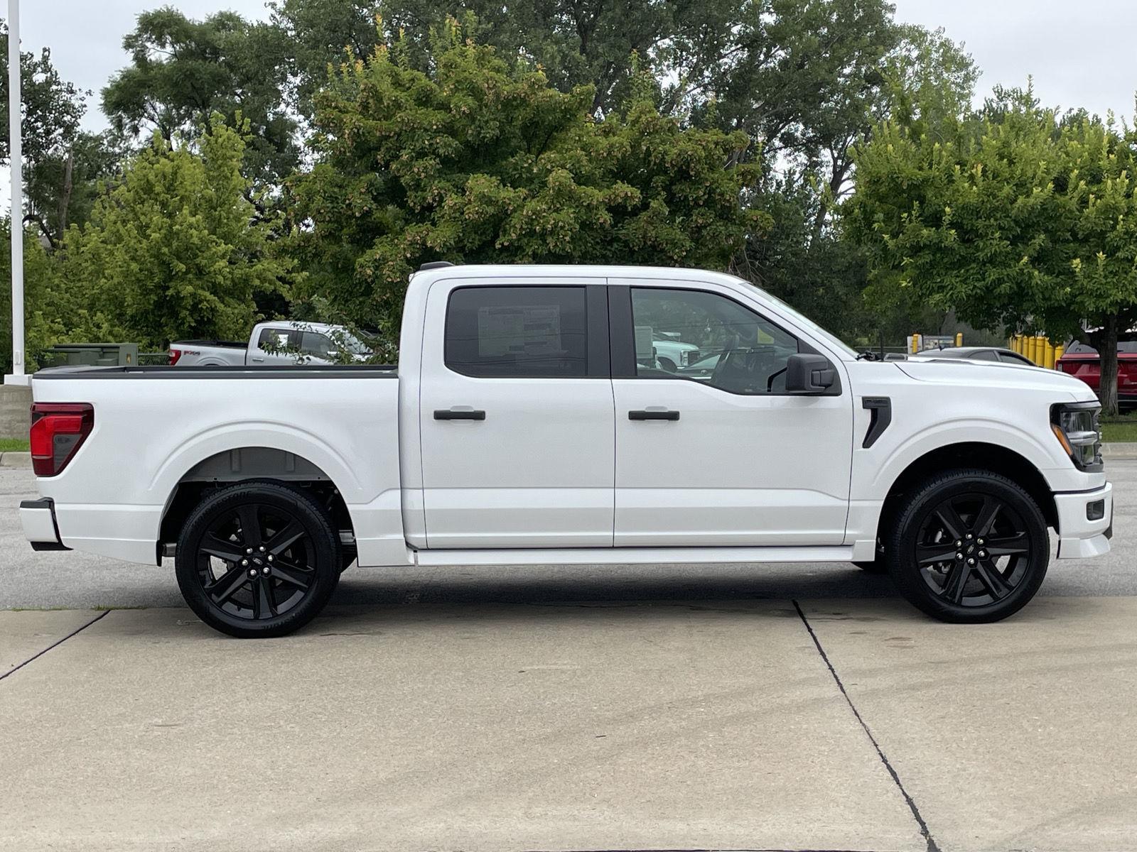 Vehicle photo 6