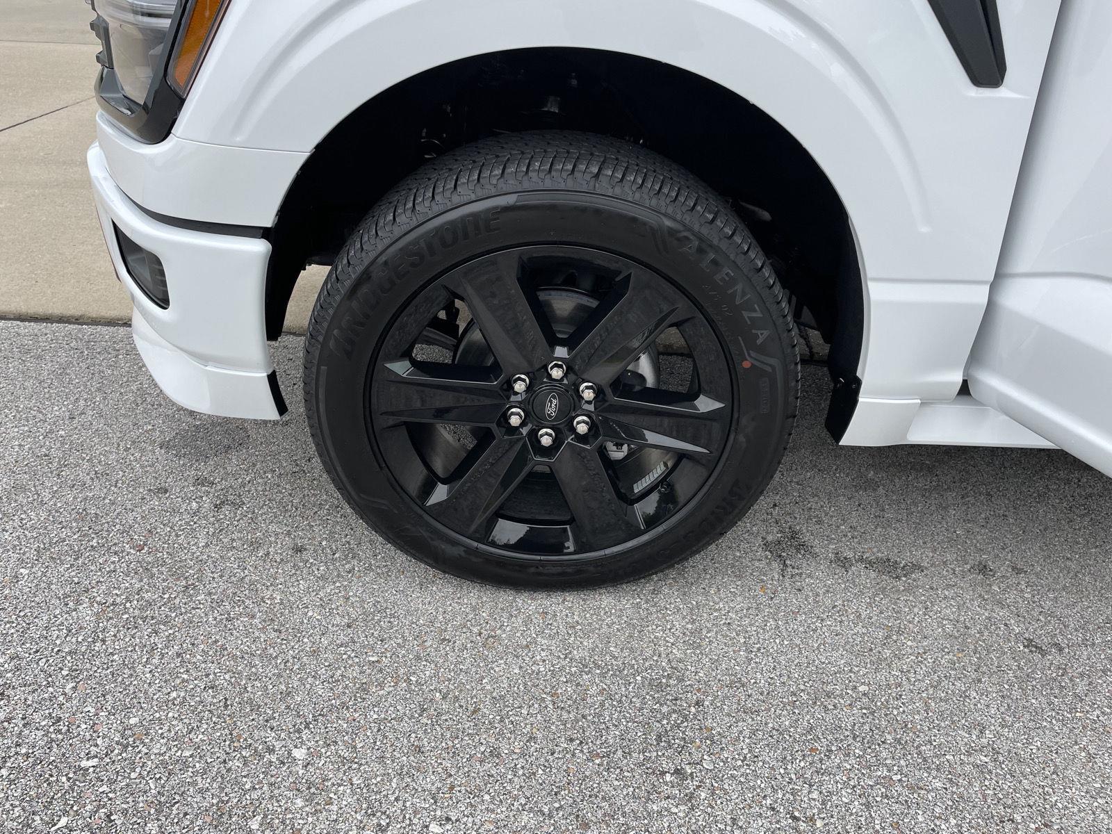 Vehicle photo 10