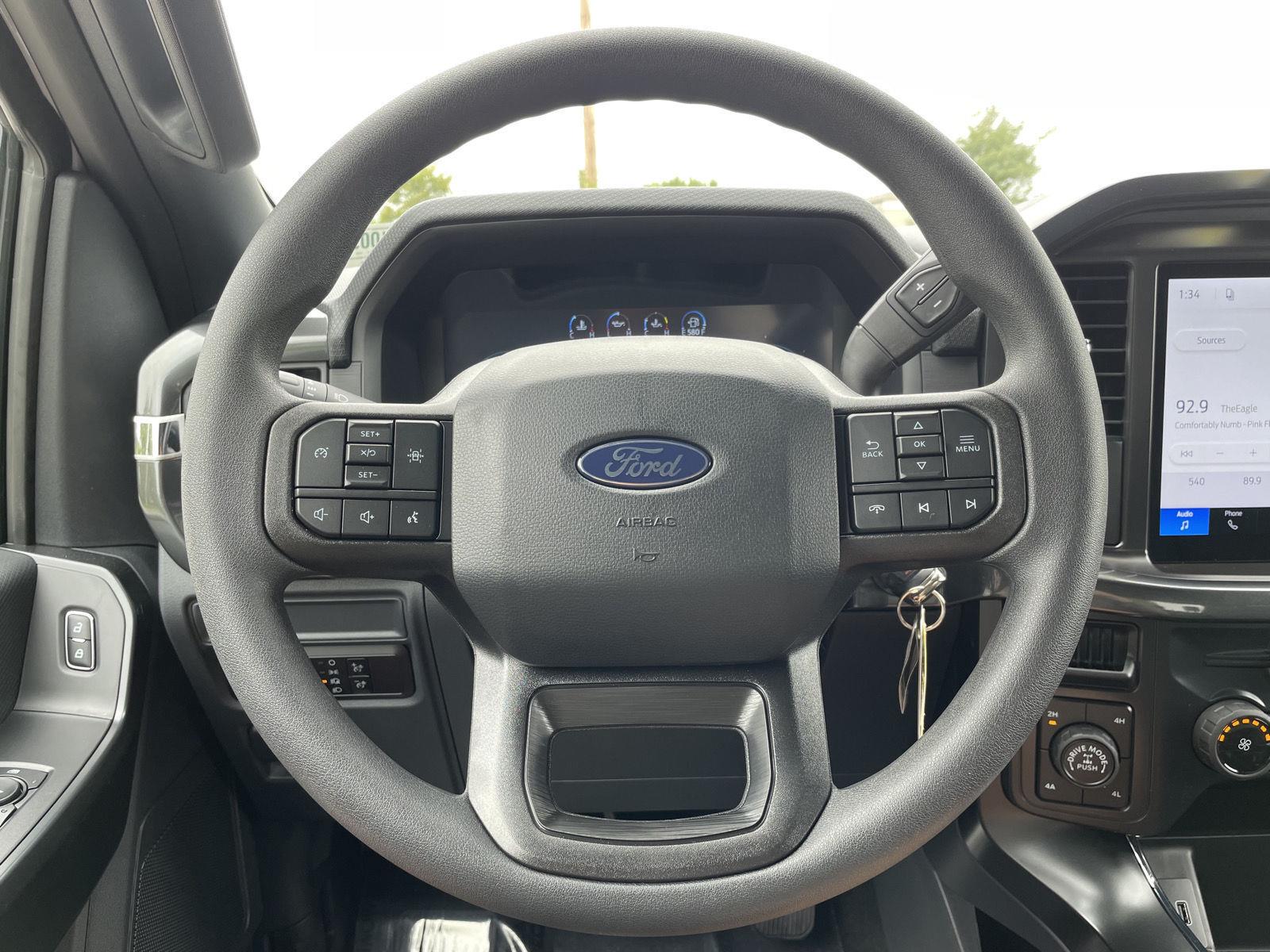 Vehicle photo 11