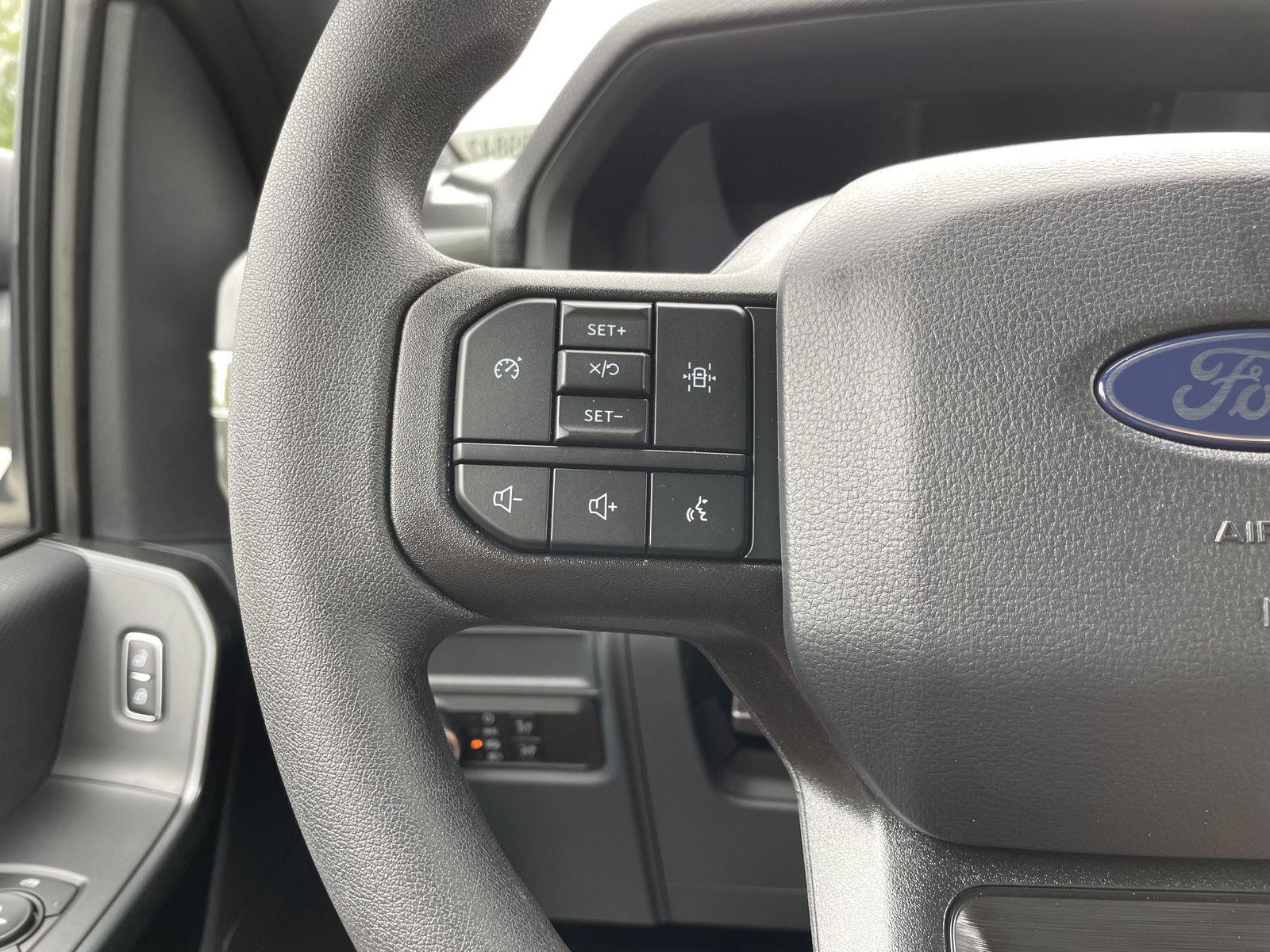 Vehicle photo 12