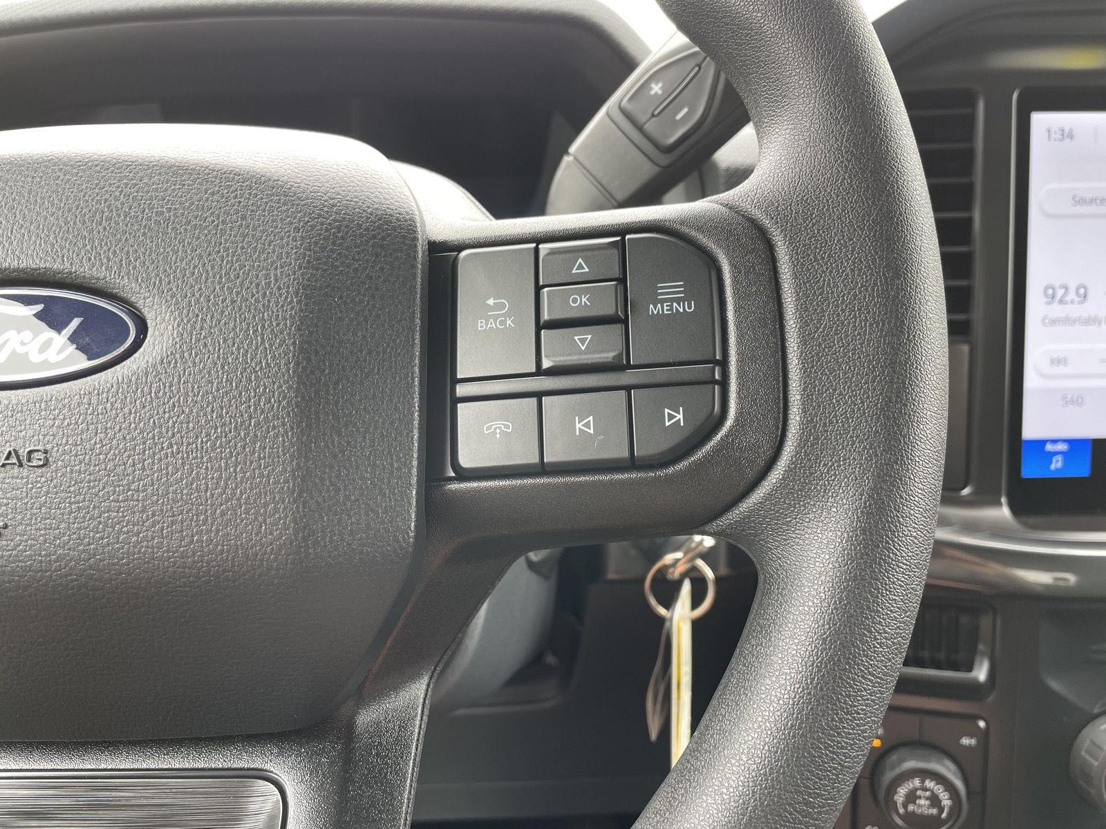 Vehicle photo 13