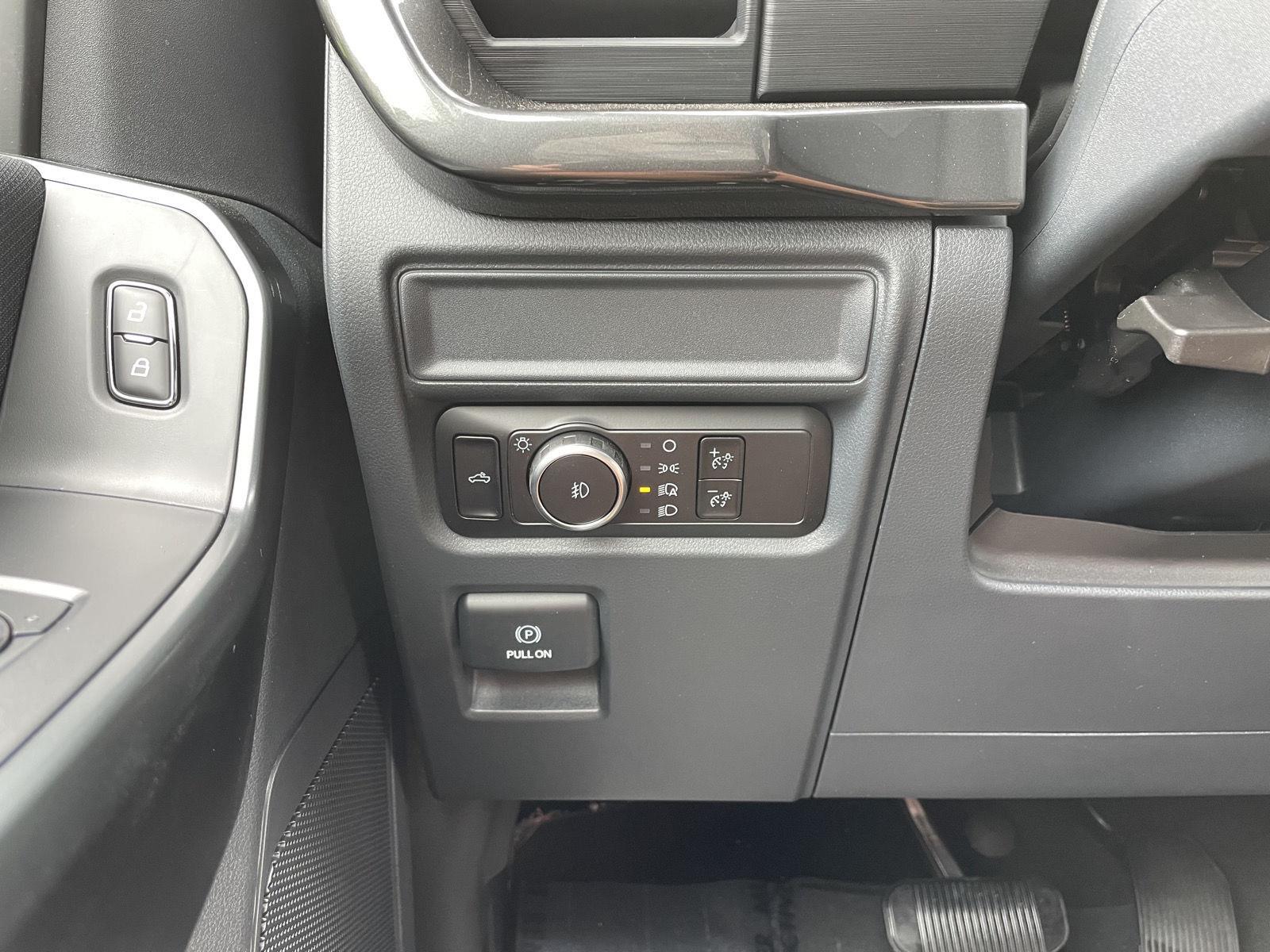 Vehicle photo 15