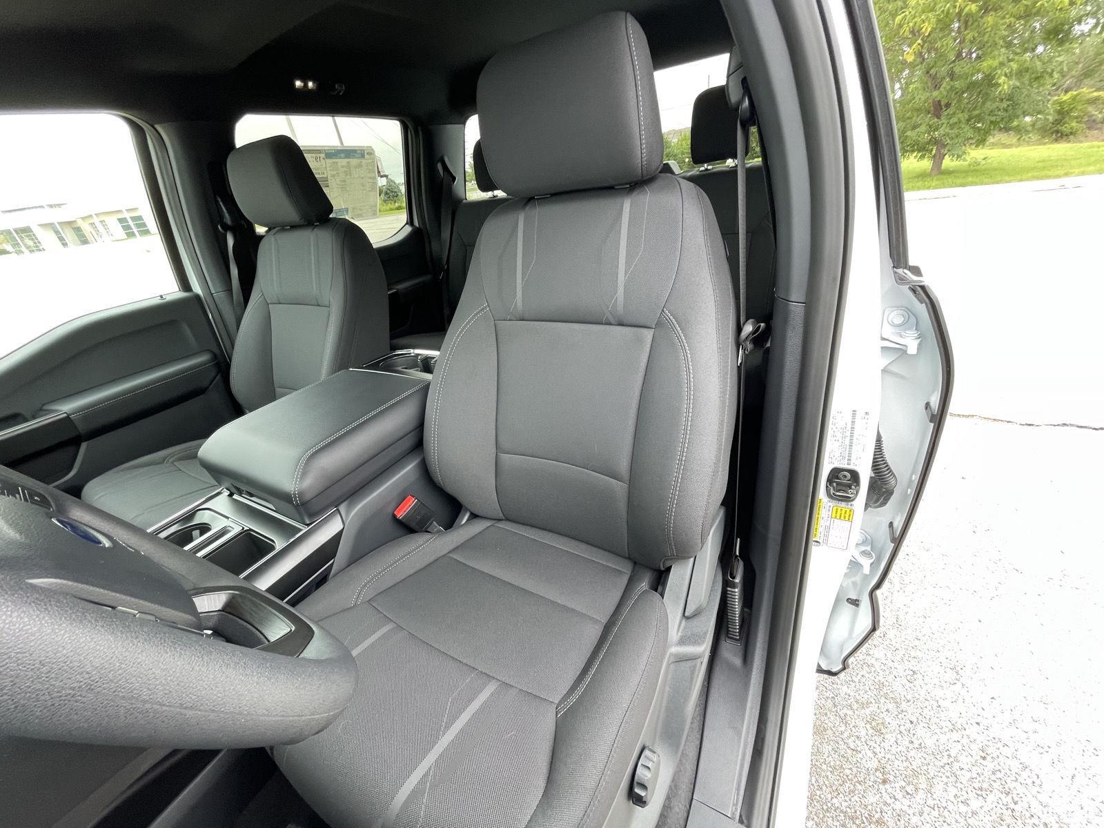 Vehicle photo 17