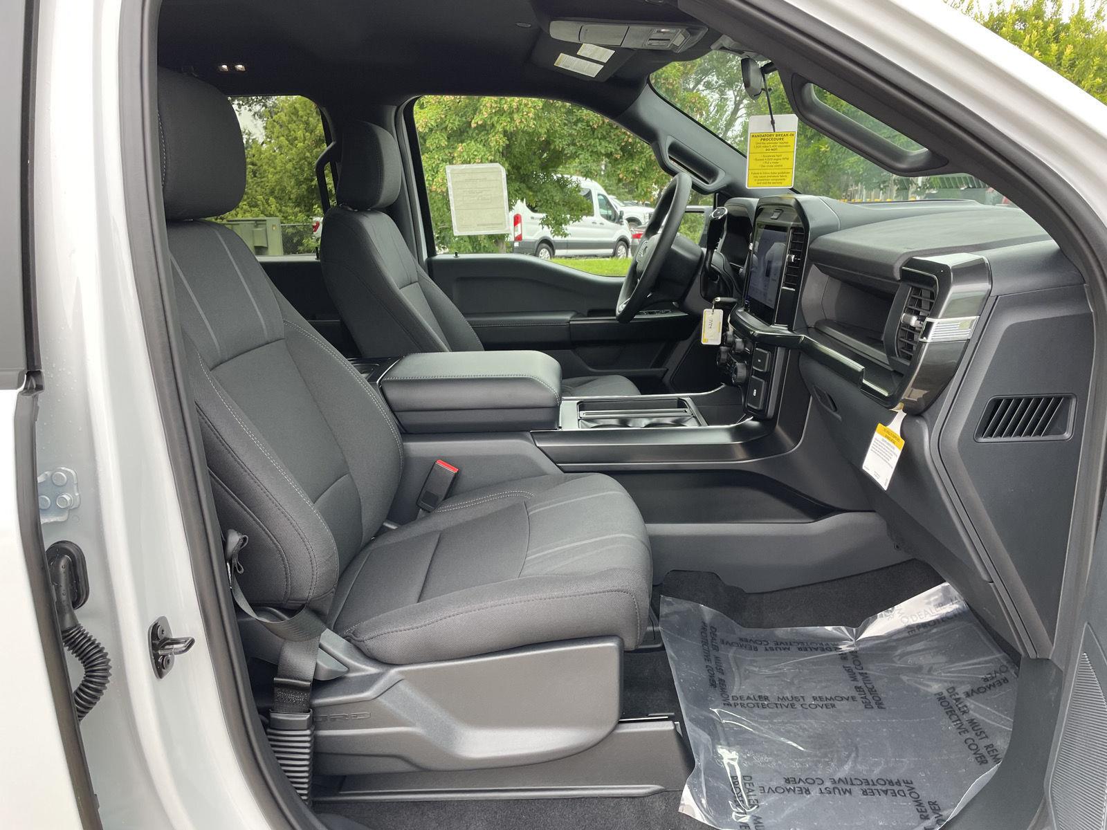 Vehicle photo 18