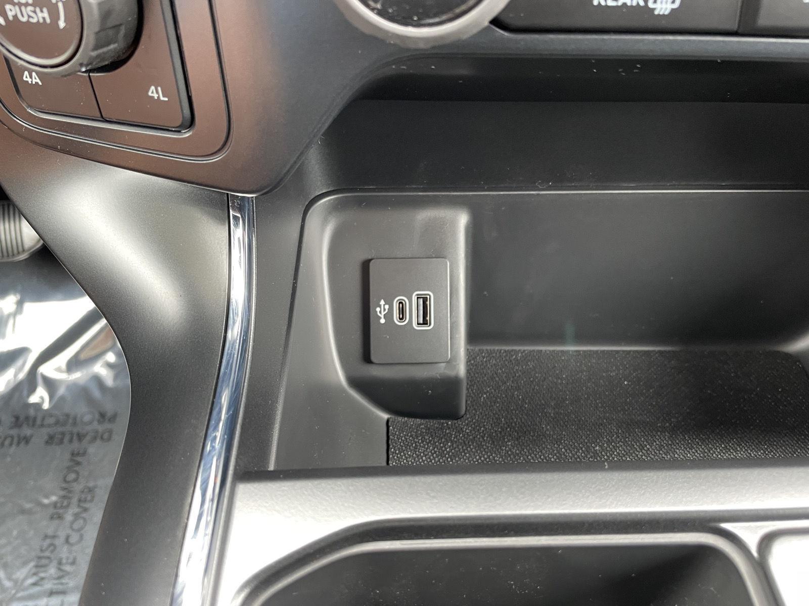 Vehicle photo 24
