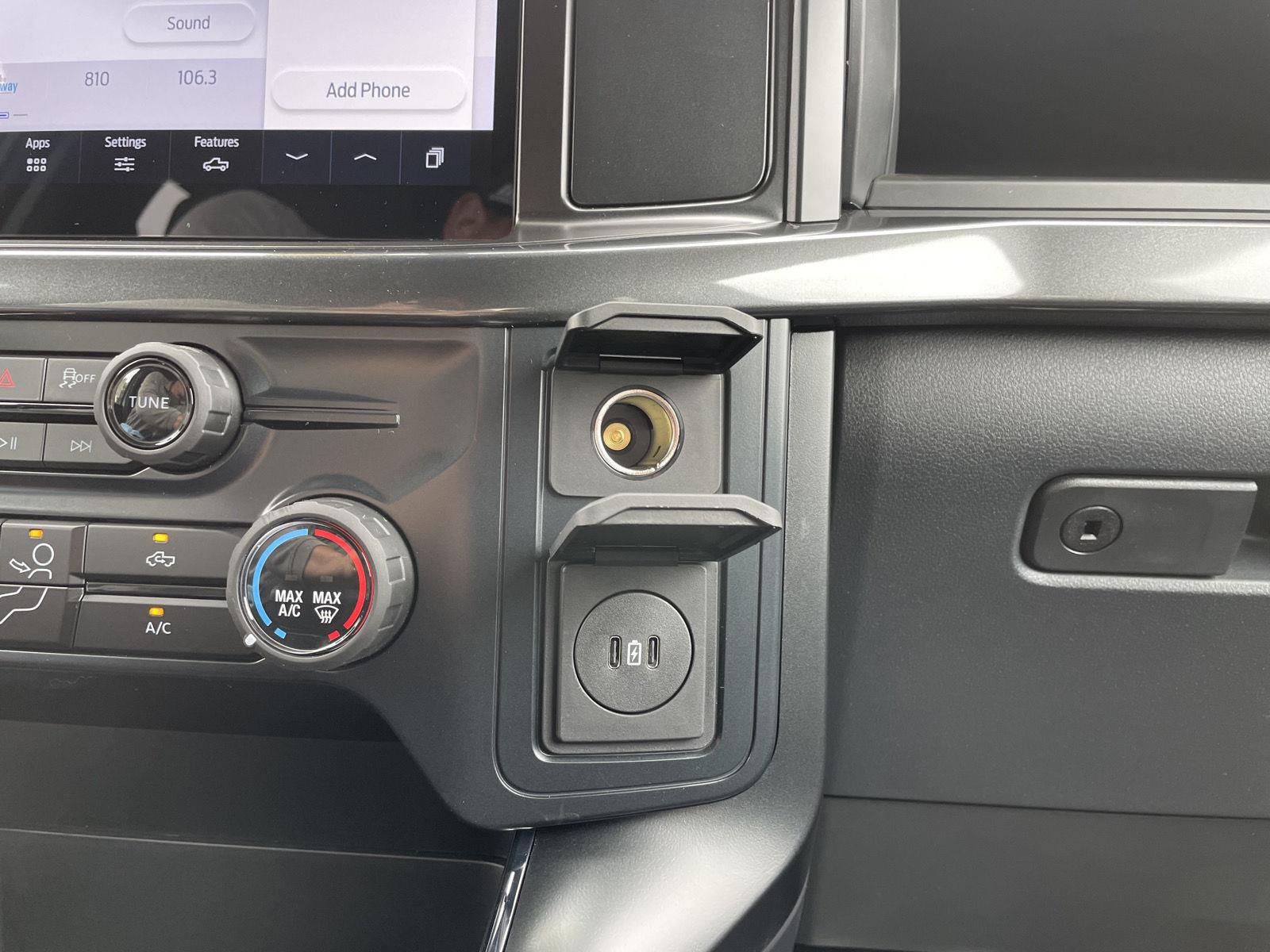 Vehicle photo 26