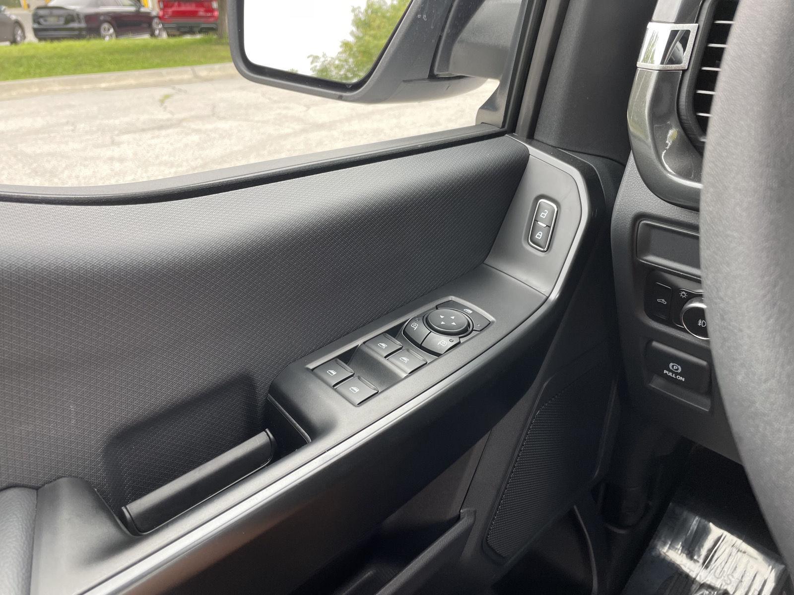 Vehicle photo 27