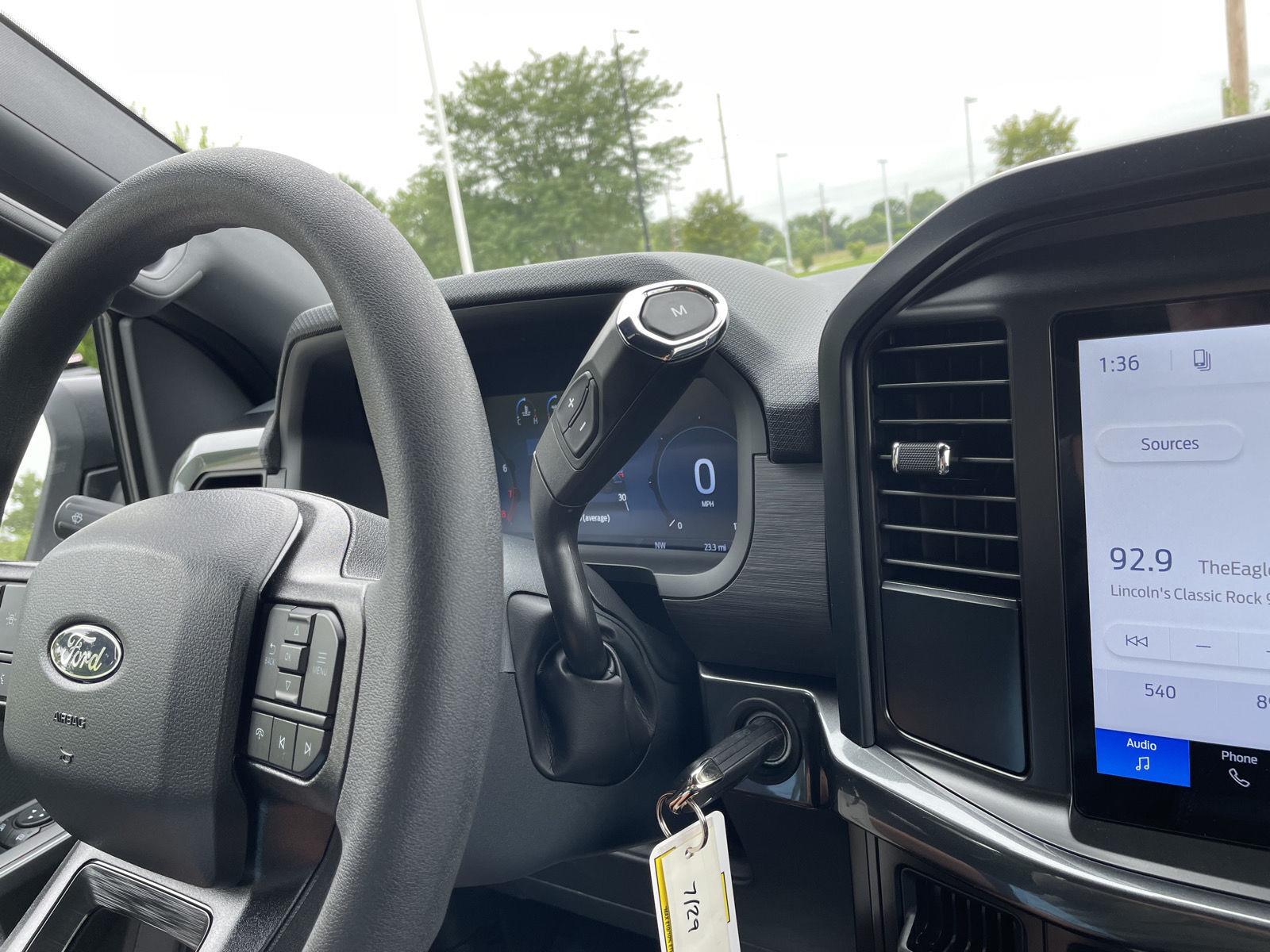 Vehicle photo 28