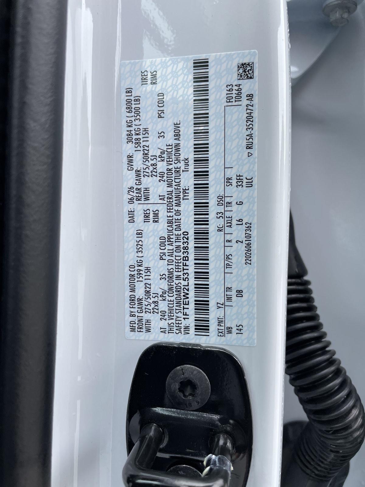 Vehicle photo 30